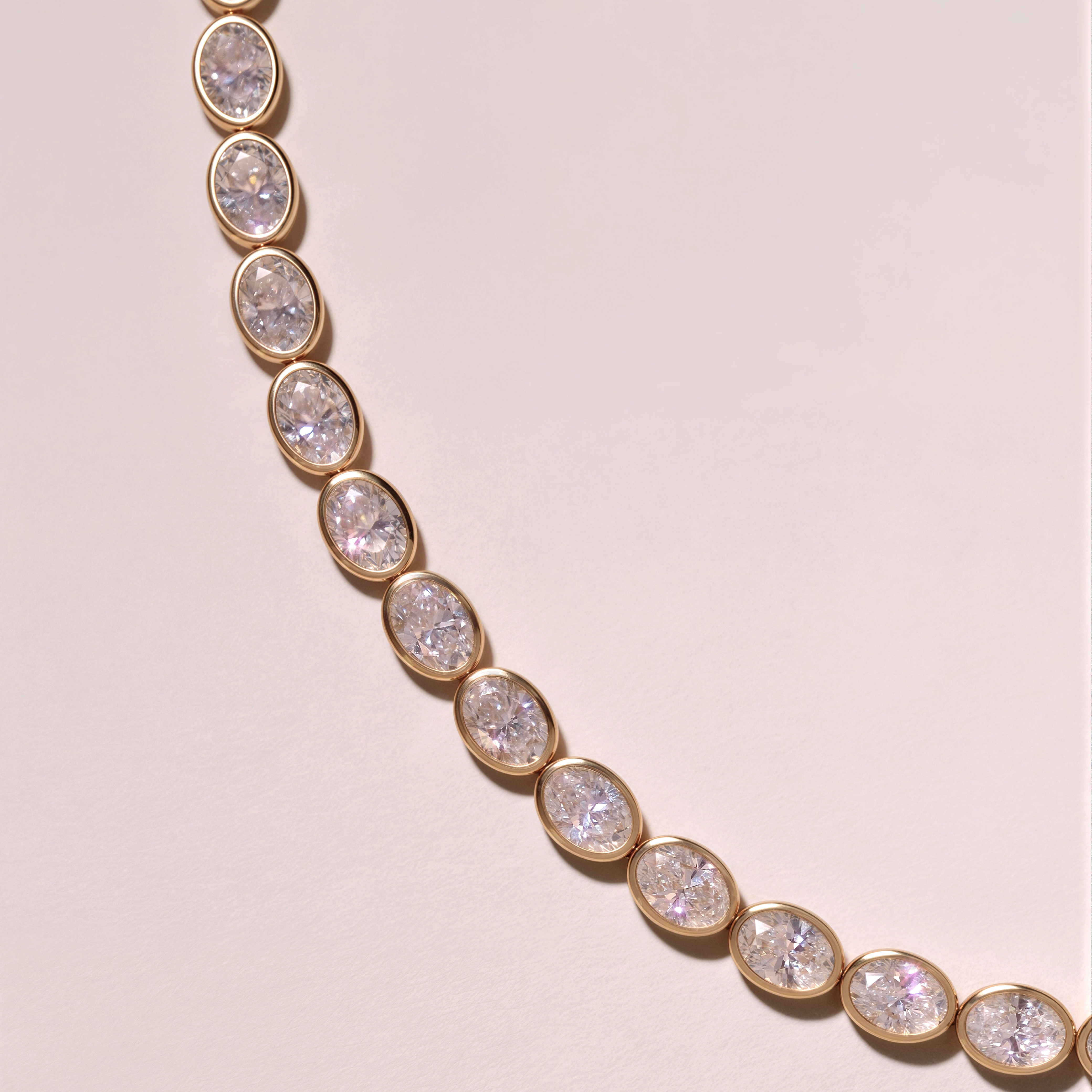 18K黃金包鑲橢圓形培育鑽石網球手鍊 (每顆約 0.30ct ) 