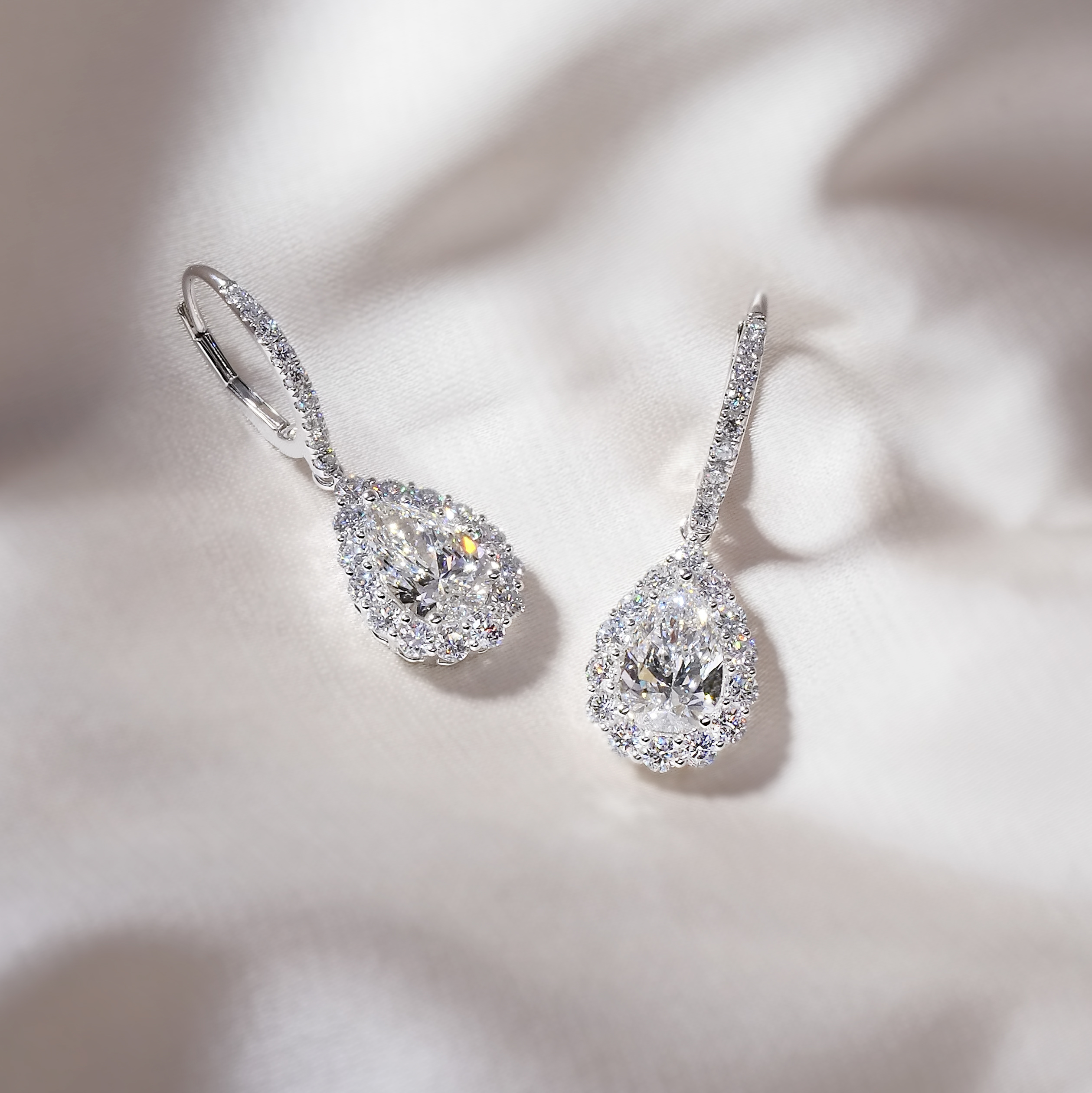 梨形培育鑽石光環垂墜耳環