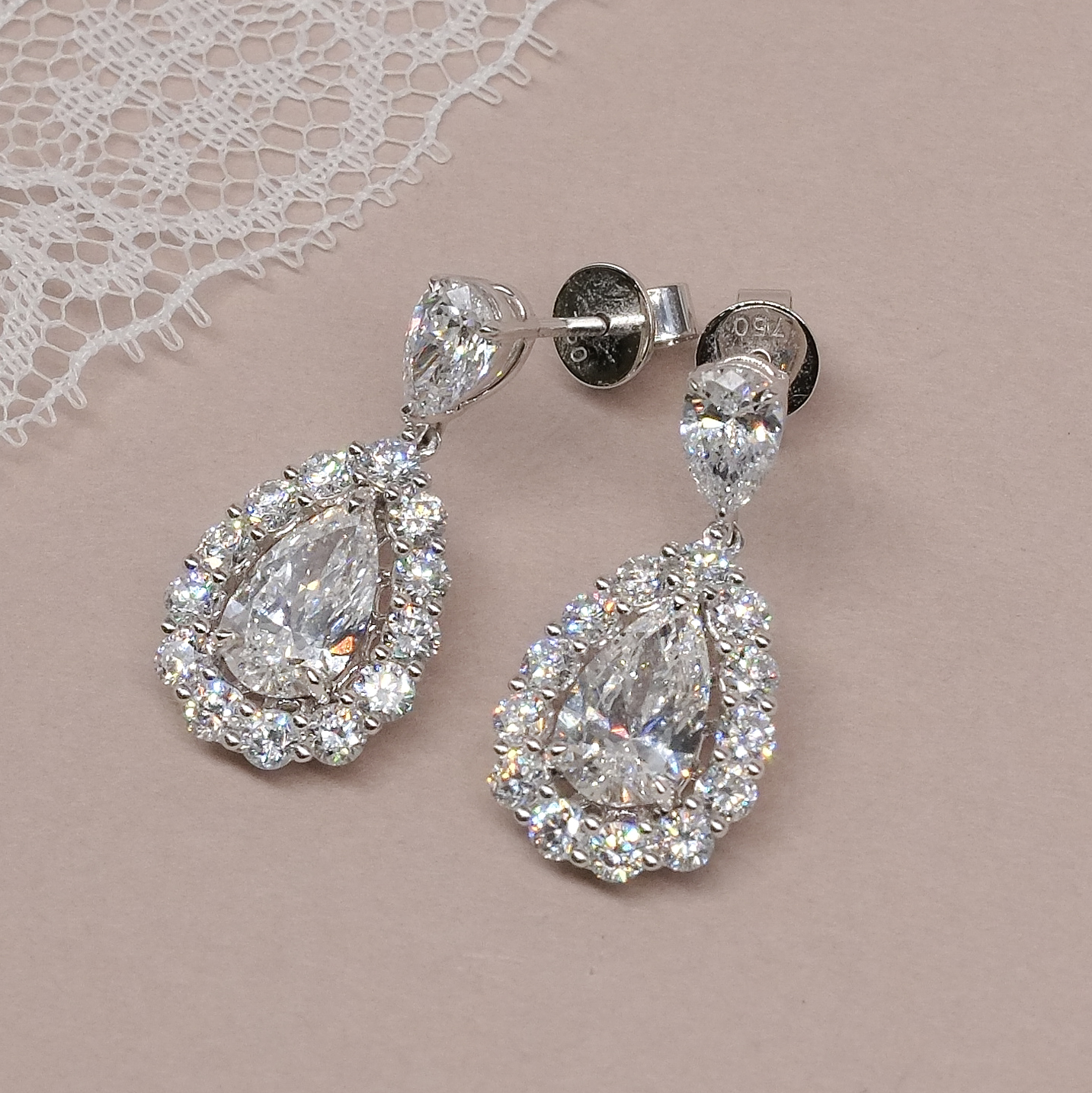 淚之水滴梨形培育鑽石耳環