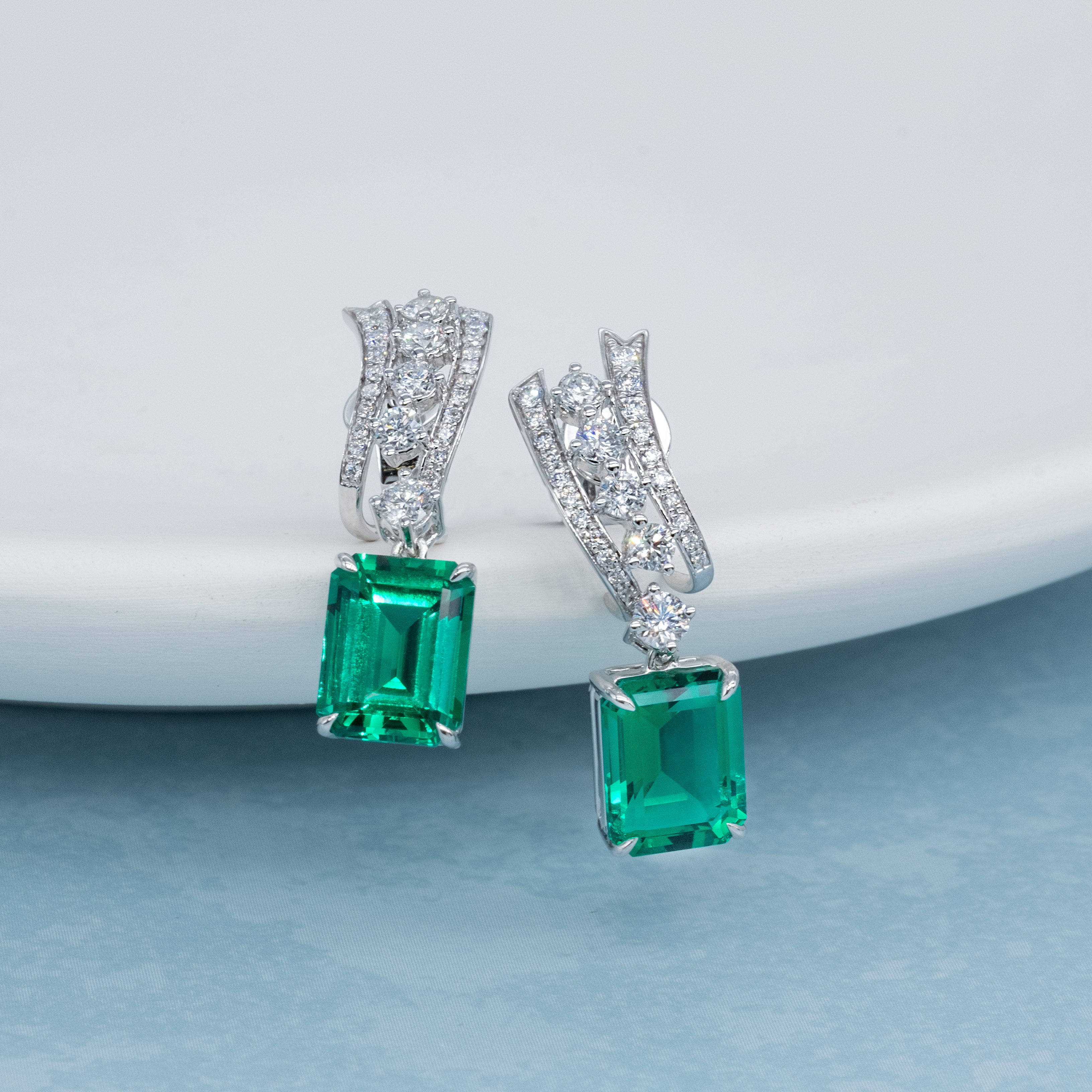 流星培育綠寶石垂墜耳環