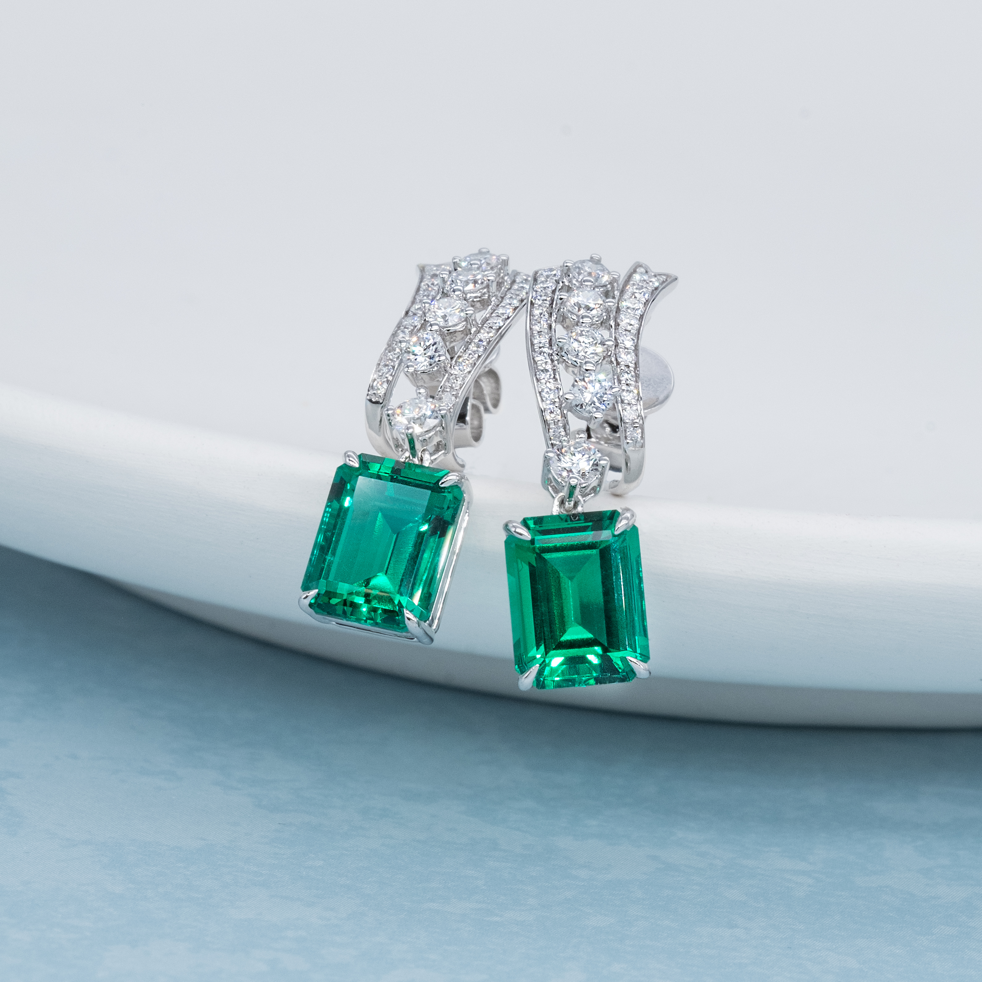 流星培育綠寶石垂墜耳環