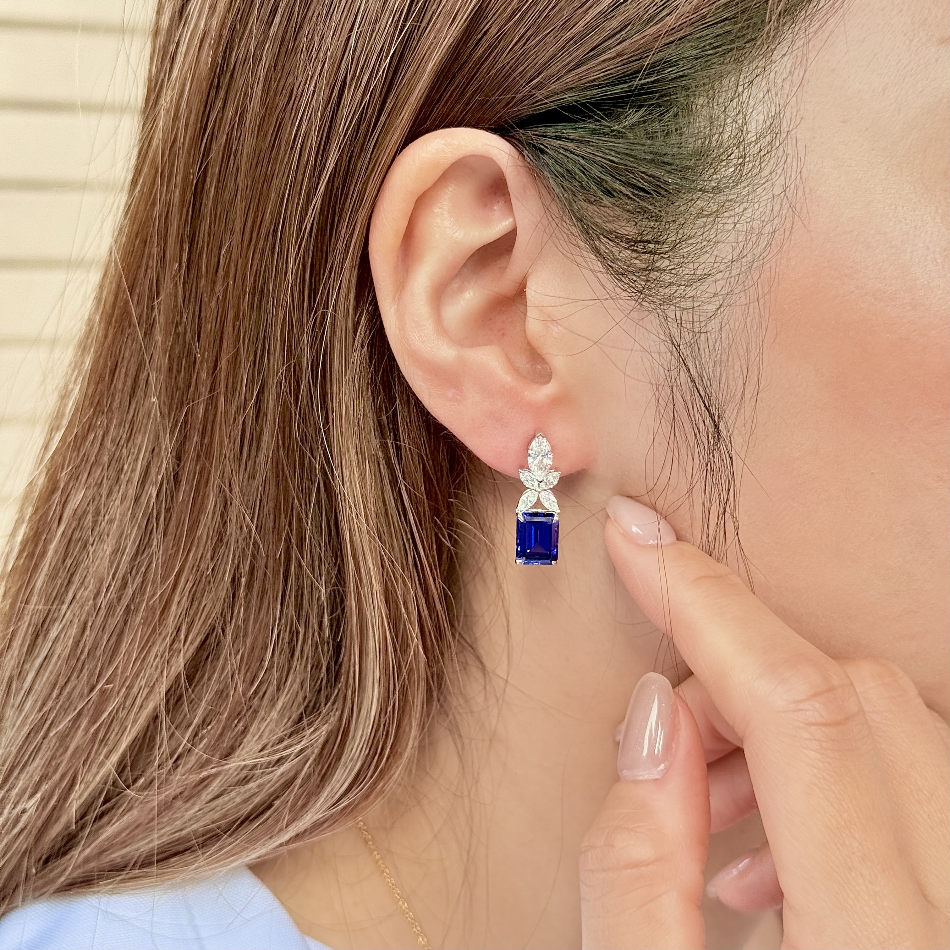 柳葉祖母綠形培育寶石垂墜耳環