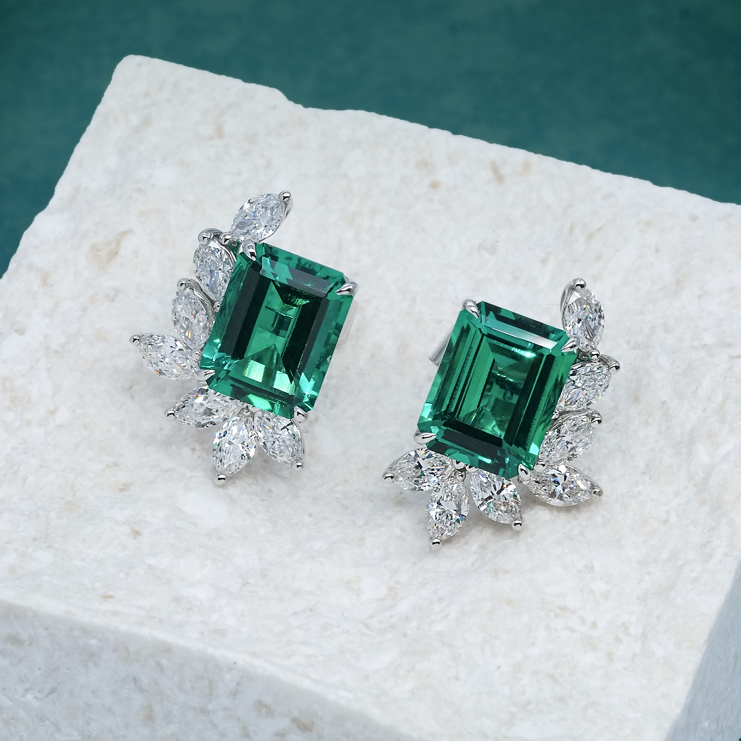 柳葉培育祖母綠形寶石耳環