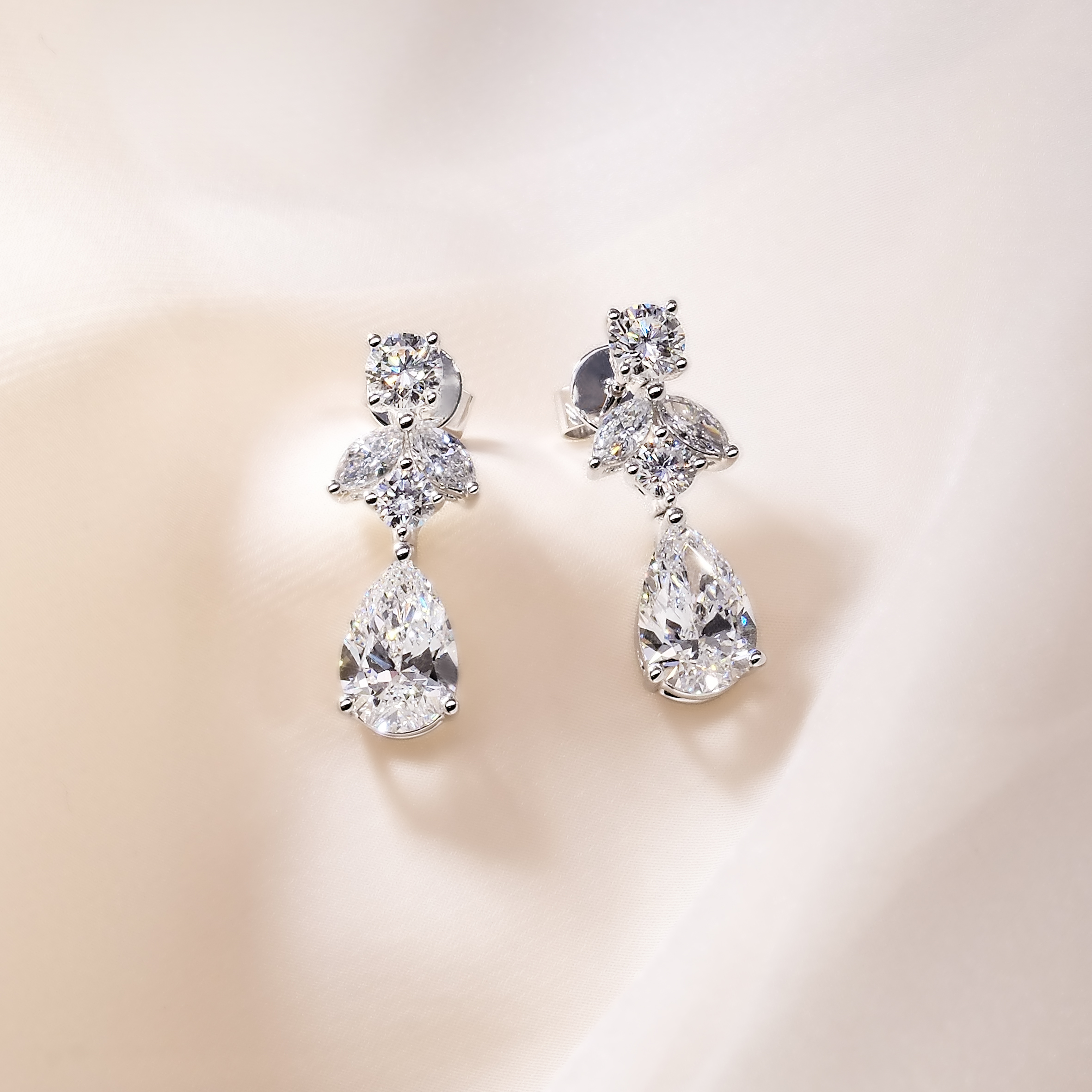 天使之淚梨形培育鑽石垂墜耳環