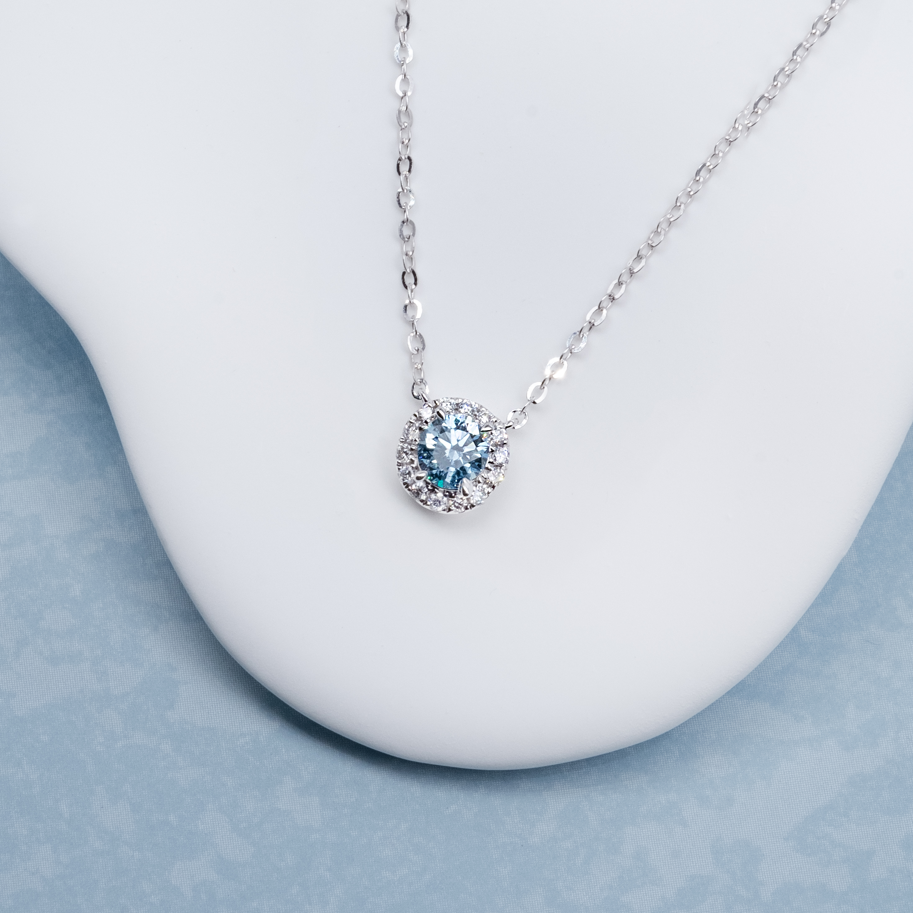 圍鑽圓形培育藍鑽頸鏈