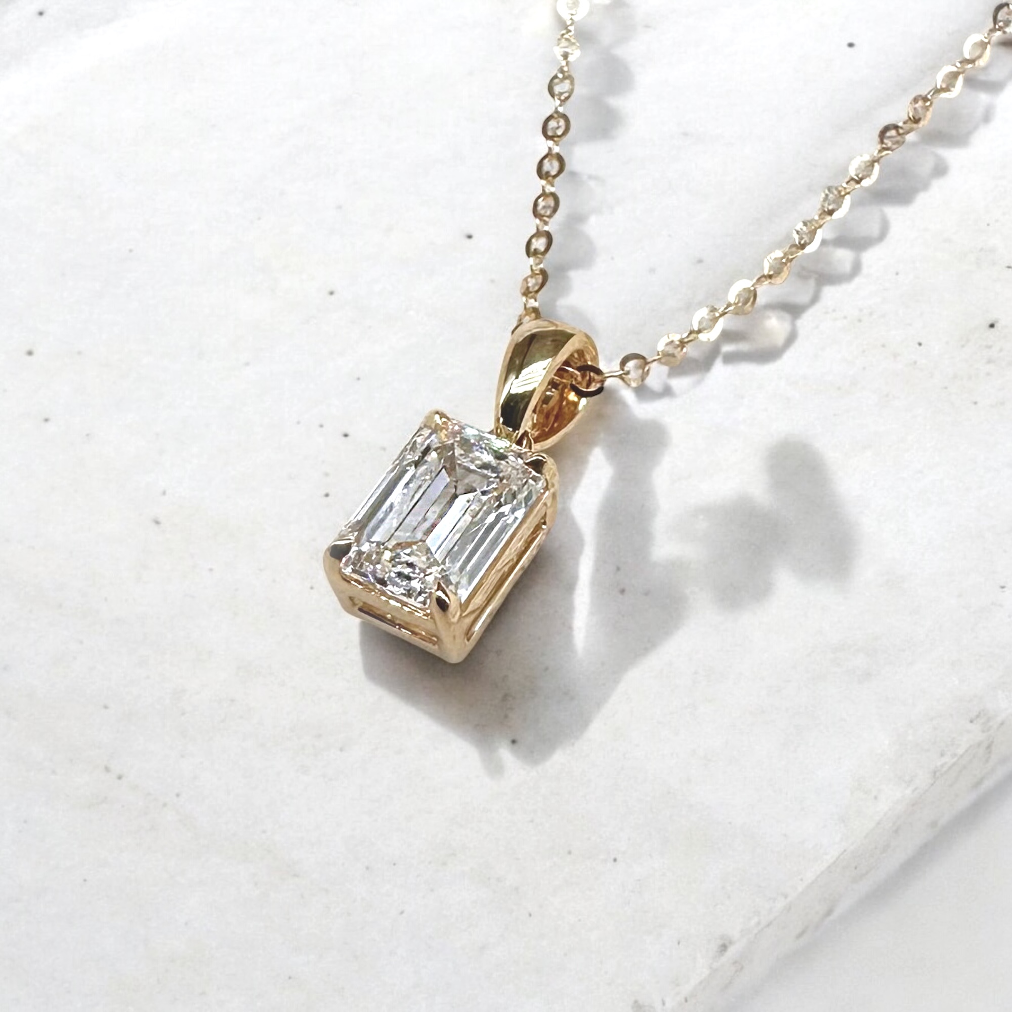 簡約祖母綠形培育鑽石吊墜連18K頸鏈