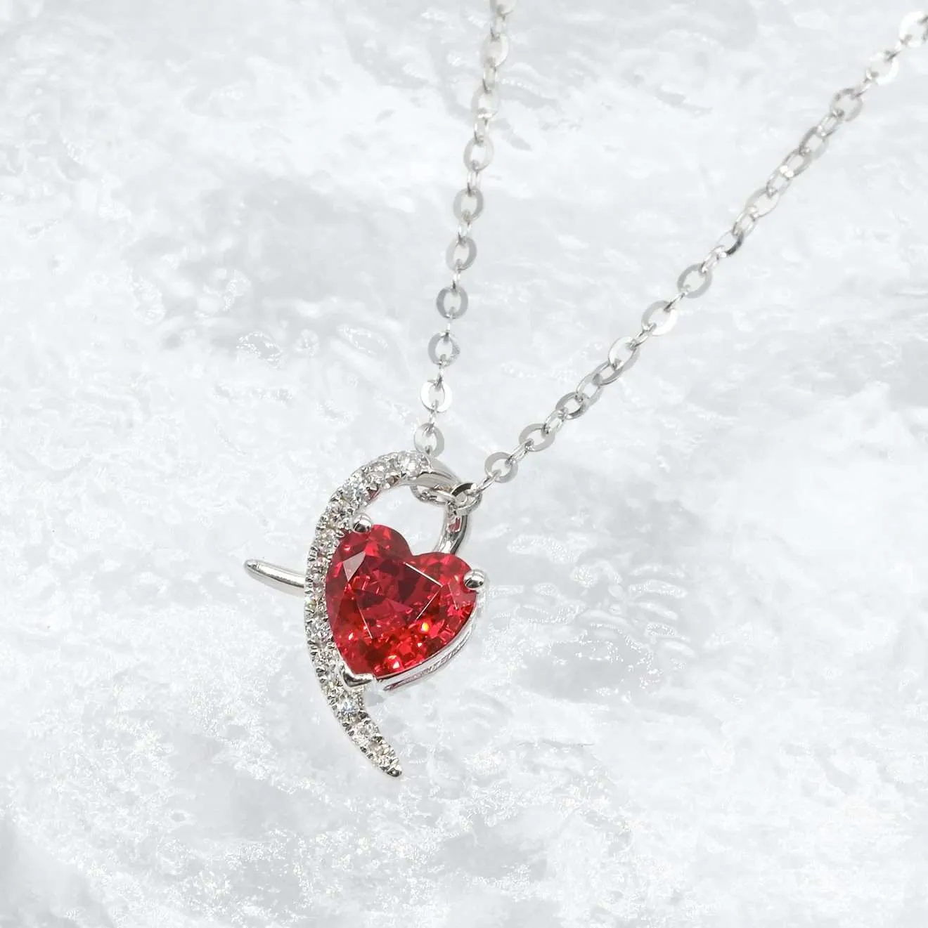 心形培育寶石鑲鑽吊墜連18K頸鏈
