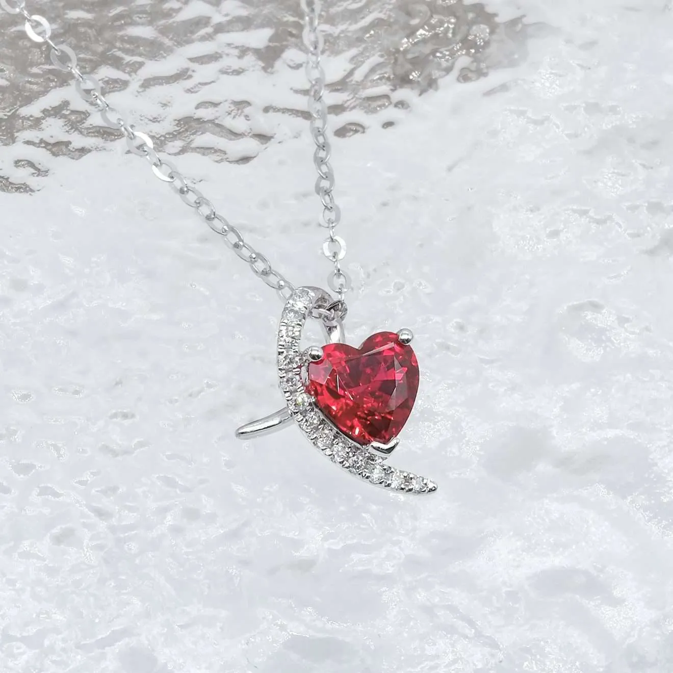 心形培育寶石鑲鑽吊墜連18K頸鏈