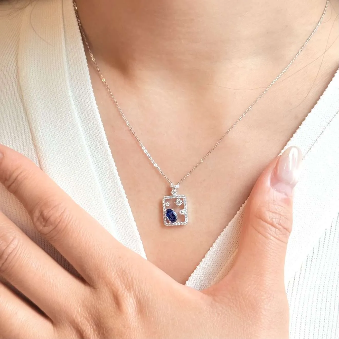 香水瓶培育鑽石吊墜連18K頸鏈