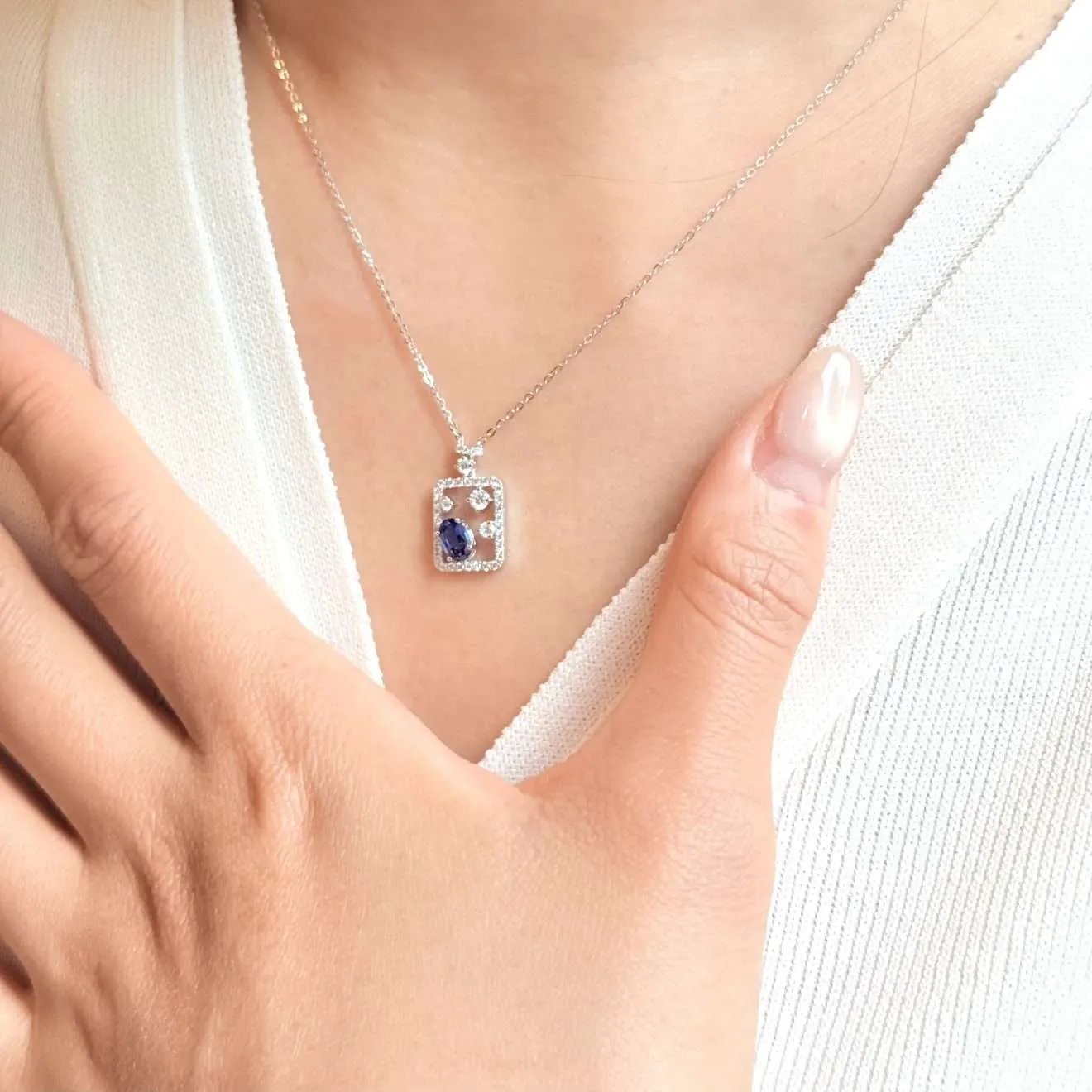 香水瓶培育鑽石吊墜連18K頸鏈