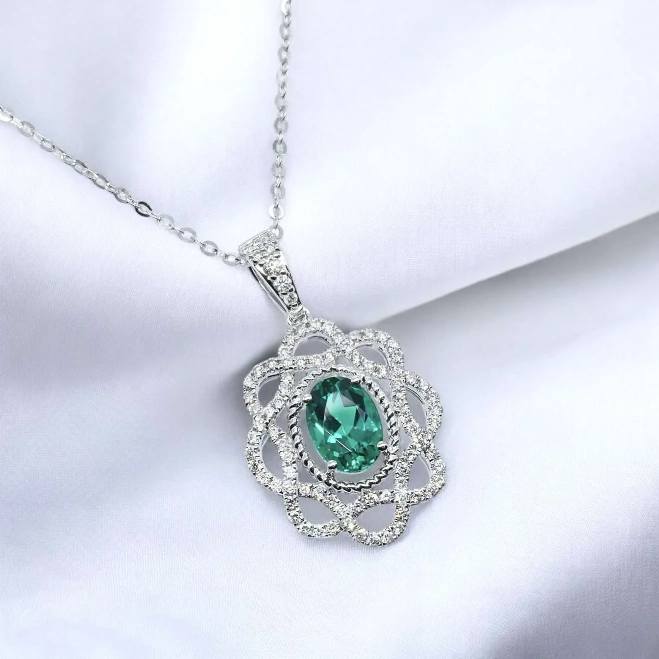 牡丹橢圓形培育寶石吊墜連18K頸鏈