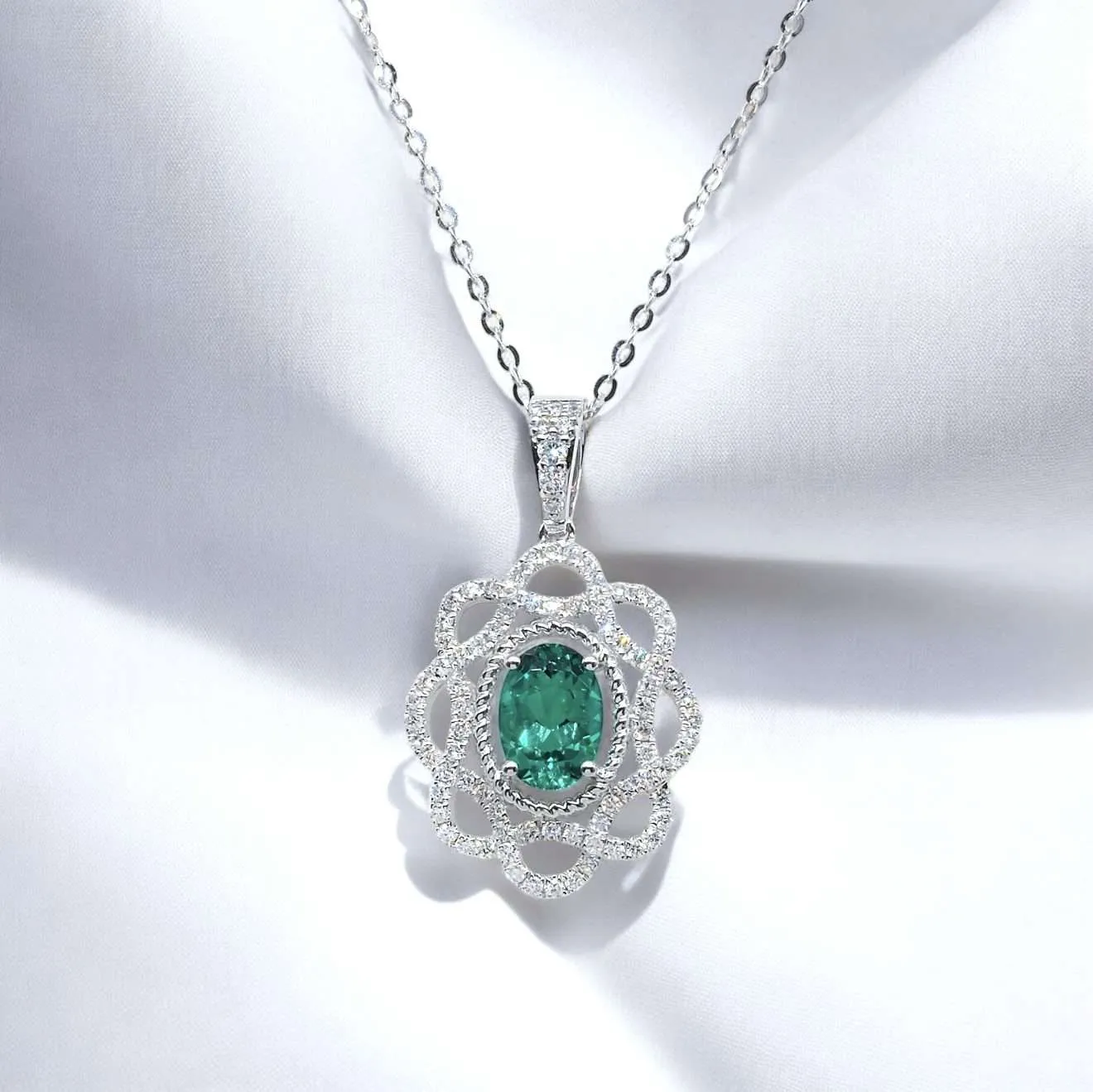 牡丹橢圓形培育寶石吊墜連18K頸鏈