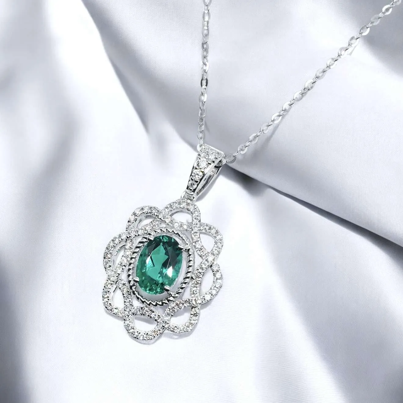 牡丹橢圓形培育寶石吊墜連18K頸鏈