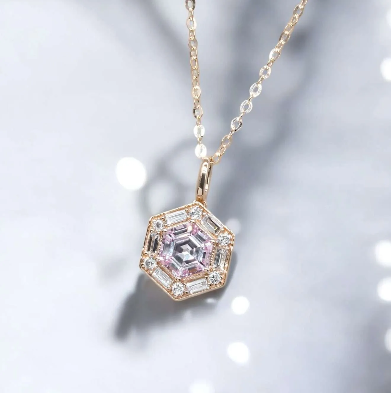 花式光環六角形培育寶石吊墜連18K頸鏈