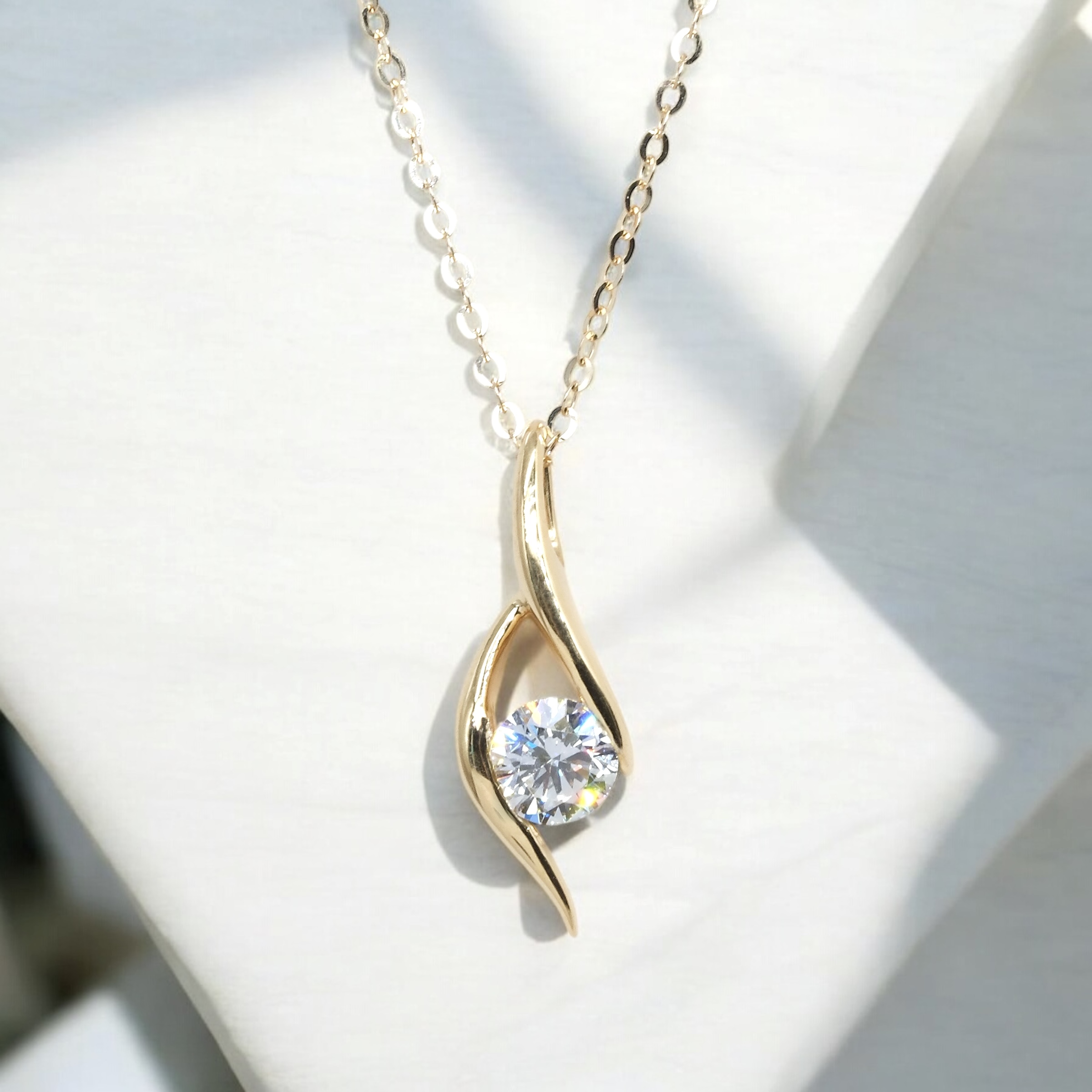 人魚培育鑽石吊墜連18K頸鏈