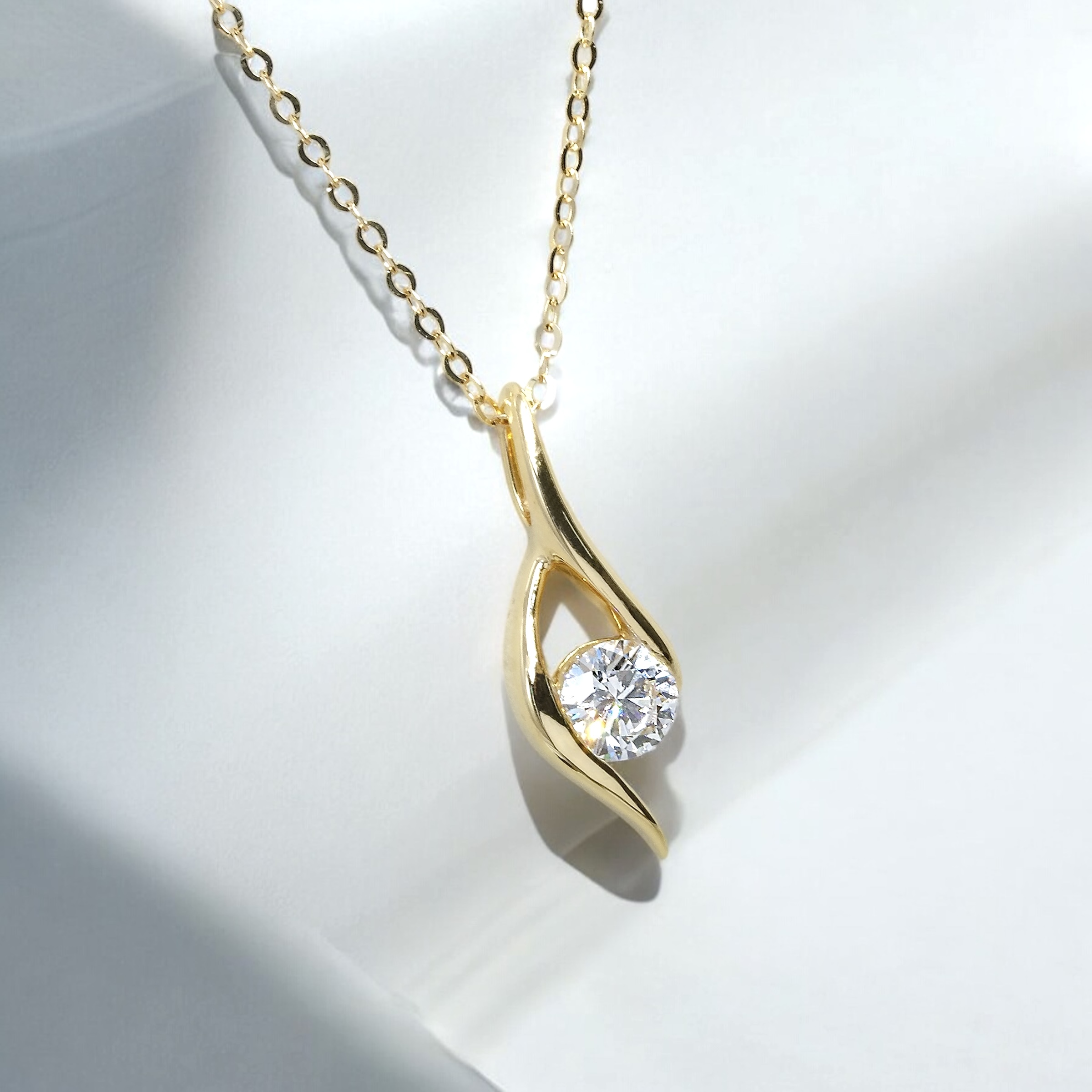 人魚培育鑽石吊墜連18K頸鏈