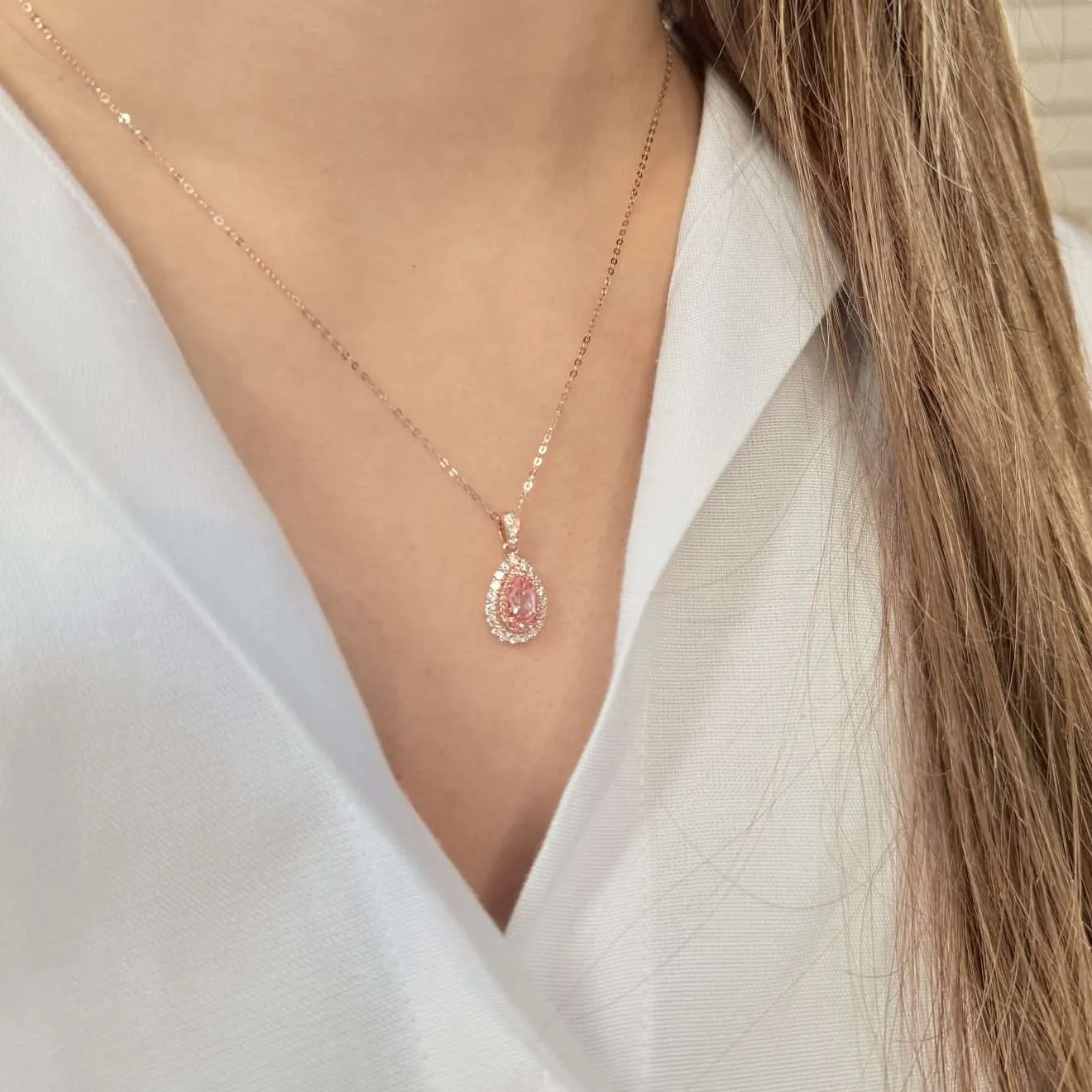 扭紋光環梨形培育寶石吊墜連18K頸鏈