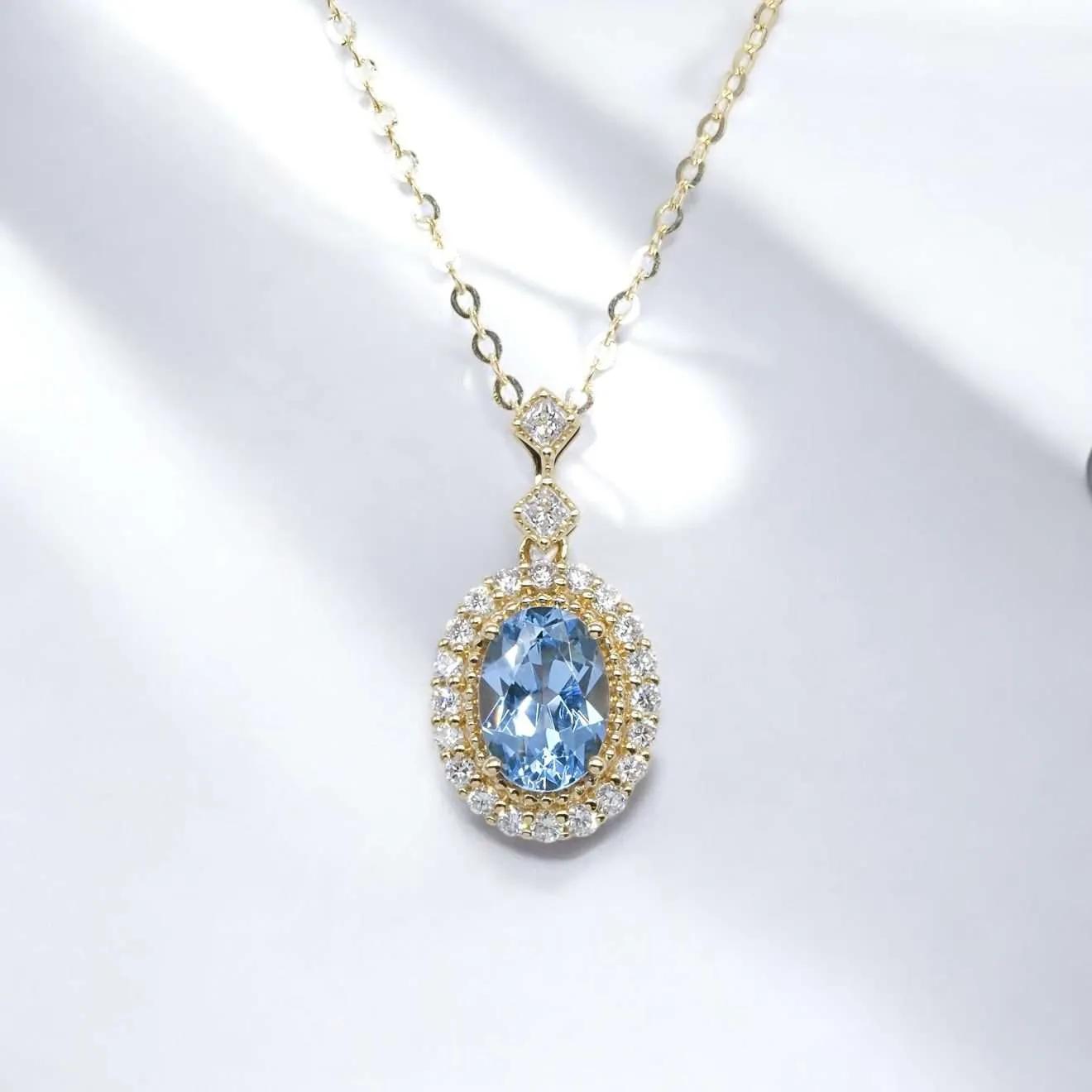 圓珠光環橢圓形培育寶石吊墜連18K頸鏈