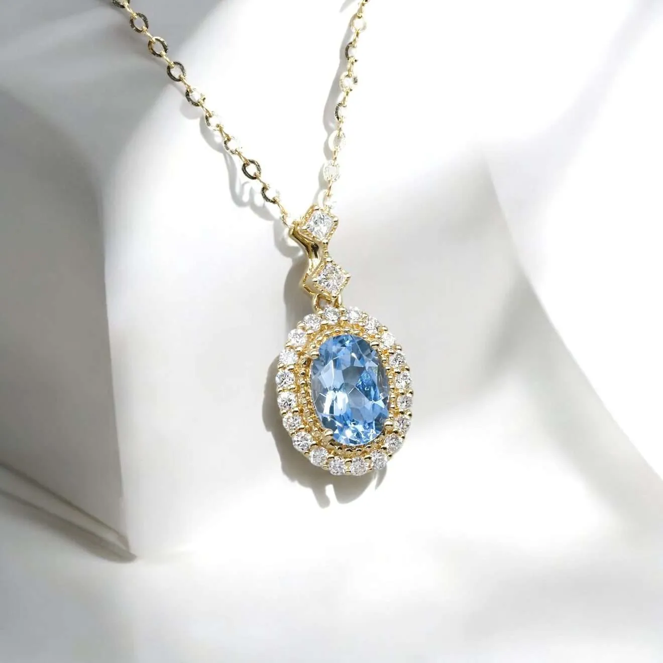 圓珠光環橢圓形培育寶石吊墜連18K頸鏈