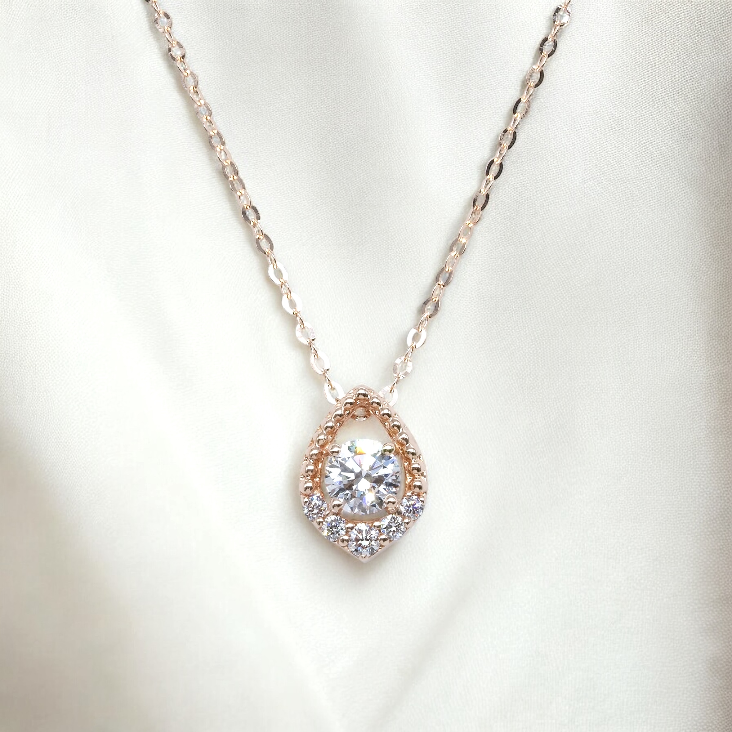 圓珠培育鑽石吊墜連18K頸鏈