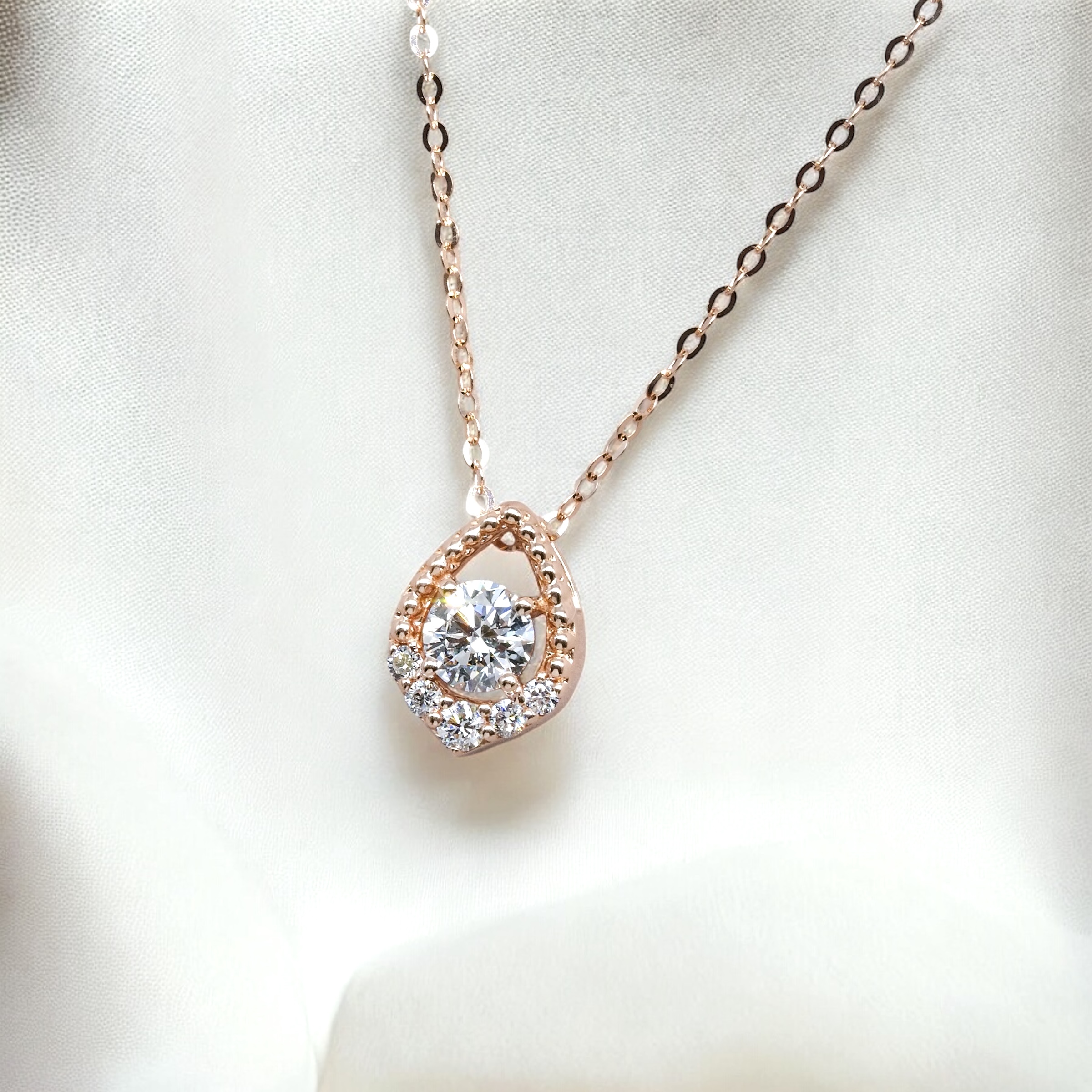 圓珠培育鑽石吊墜連18K頸鏈