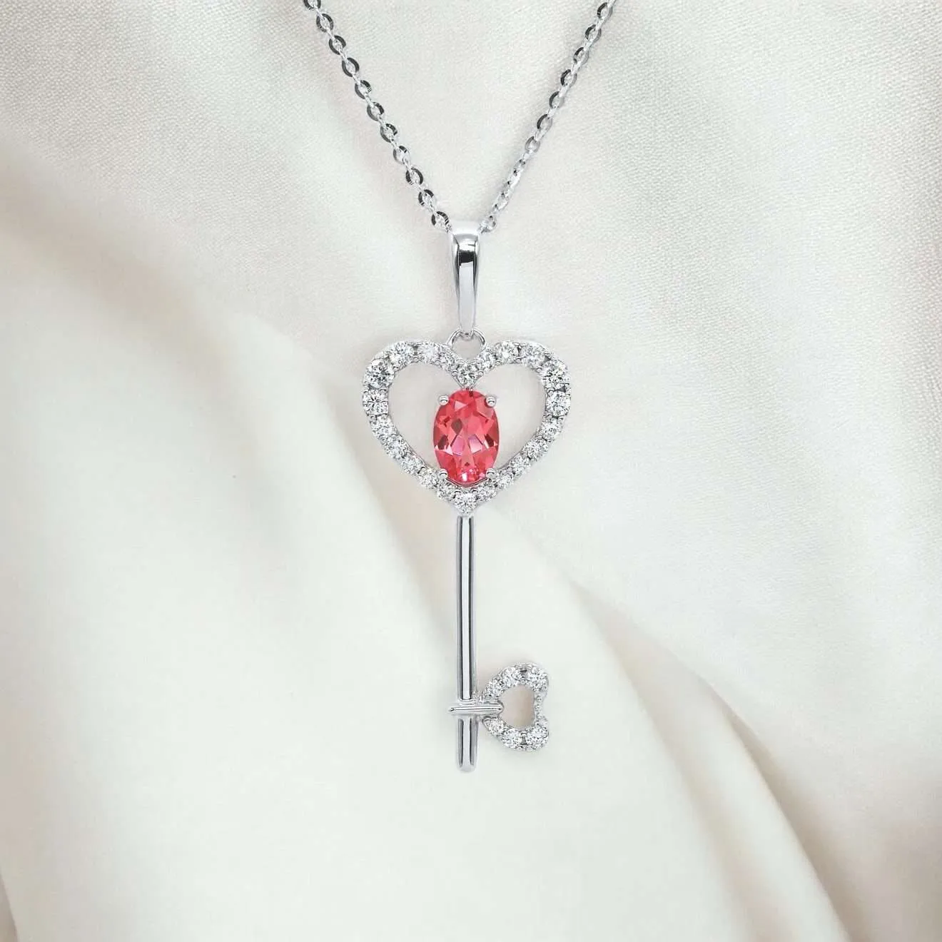 橢圓形培育寶石愛心之匙吊墜連18K頸鏈
