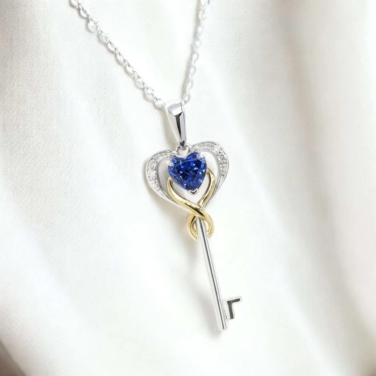 心形培育寶石愛心之匙吊墜連18K頸鏈