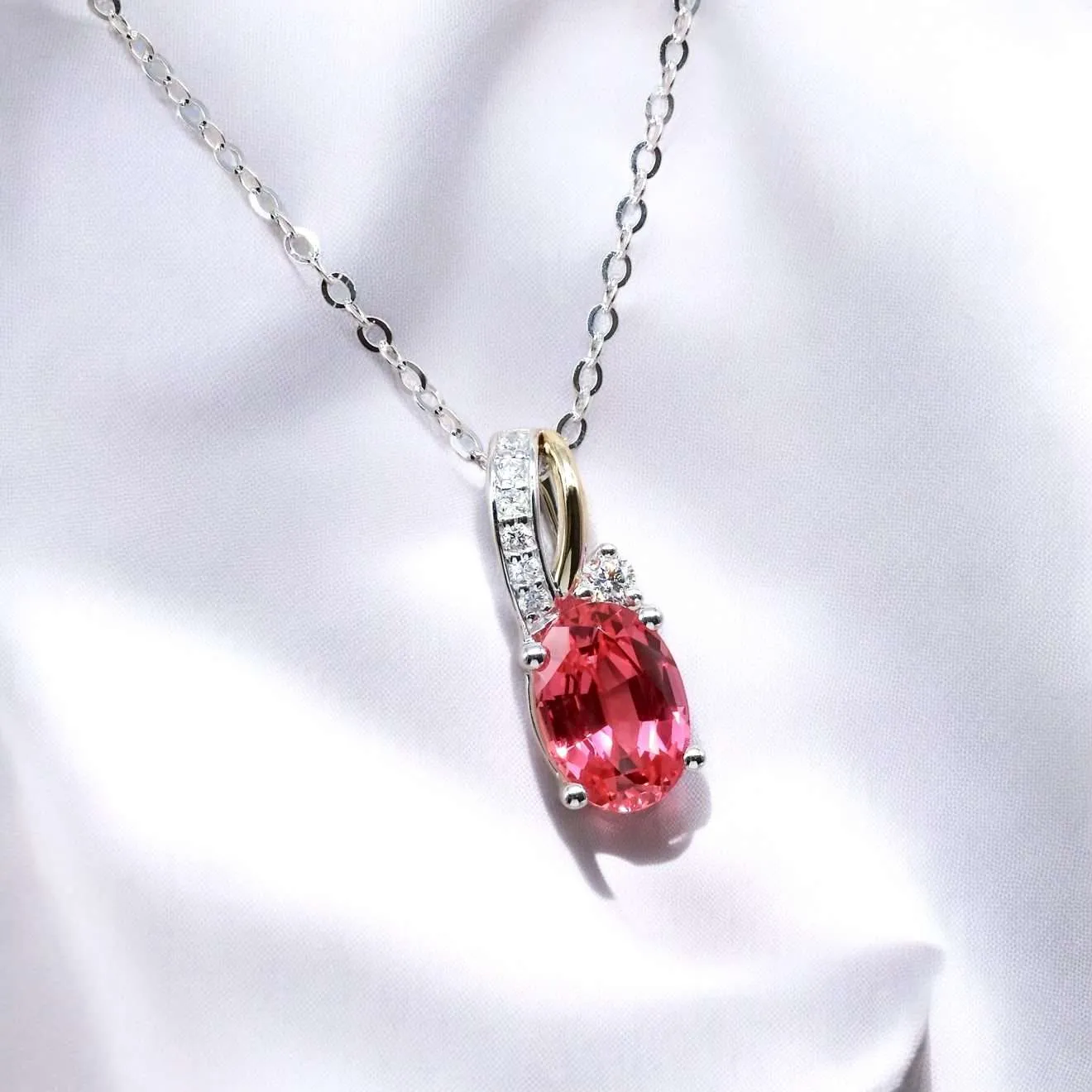 橢圓形培育寶石吊墜連18K頸鏈