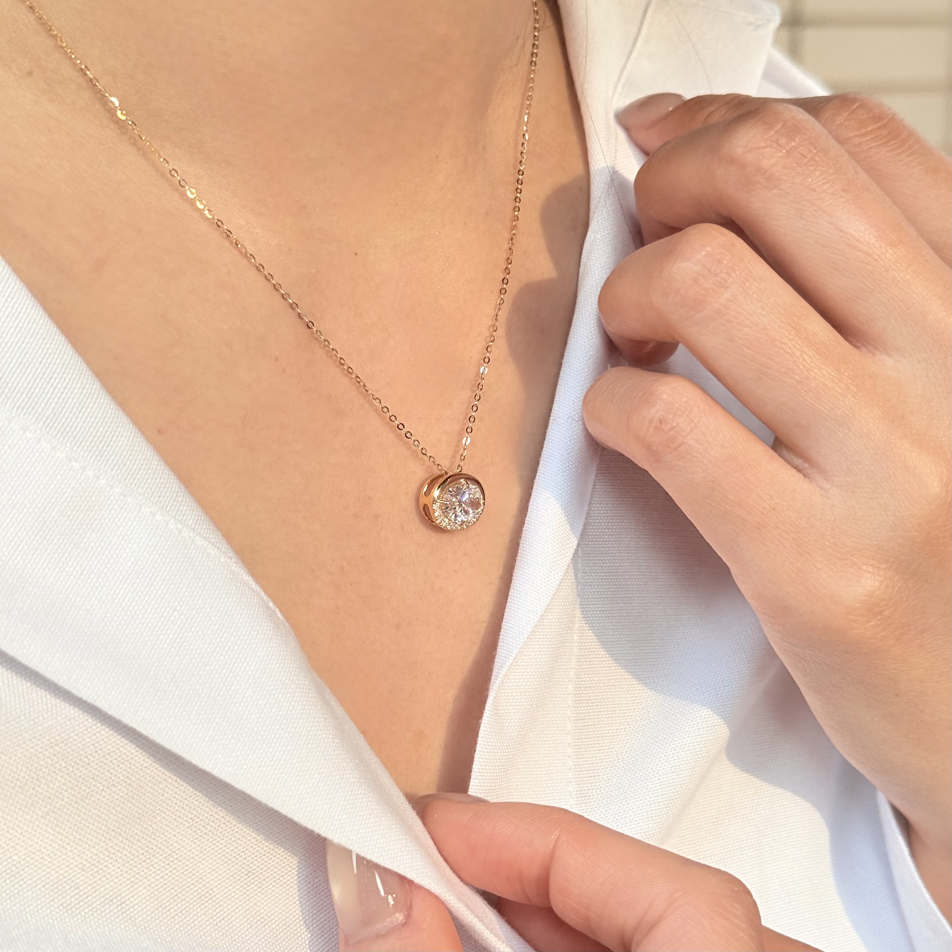 1.5卡橢圓形培育鑽石包鑲18K頸鏈