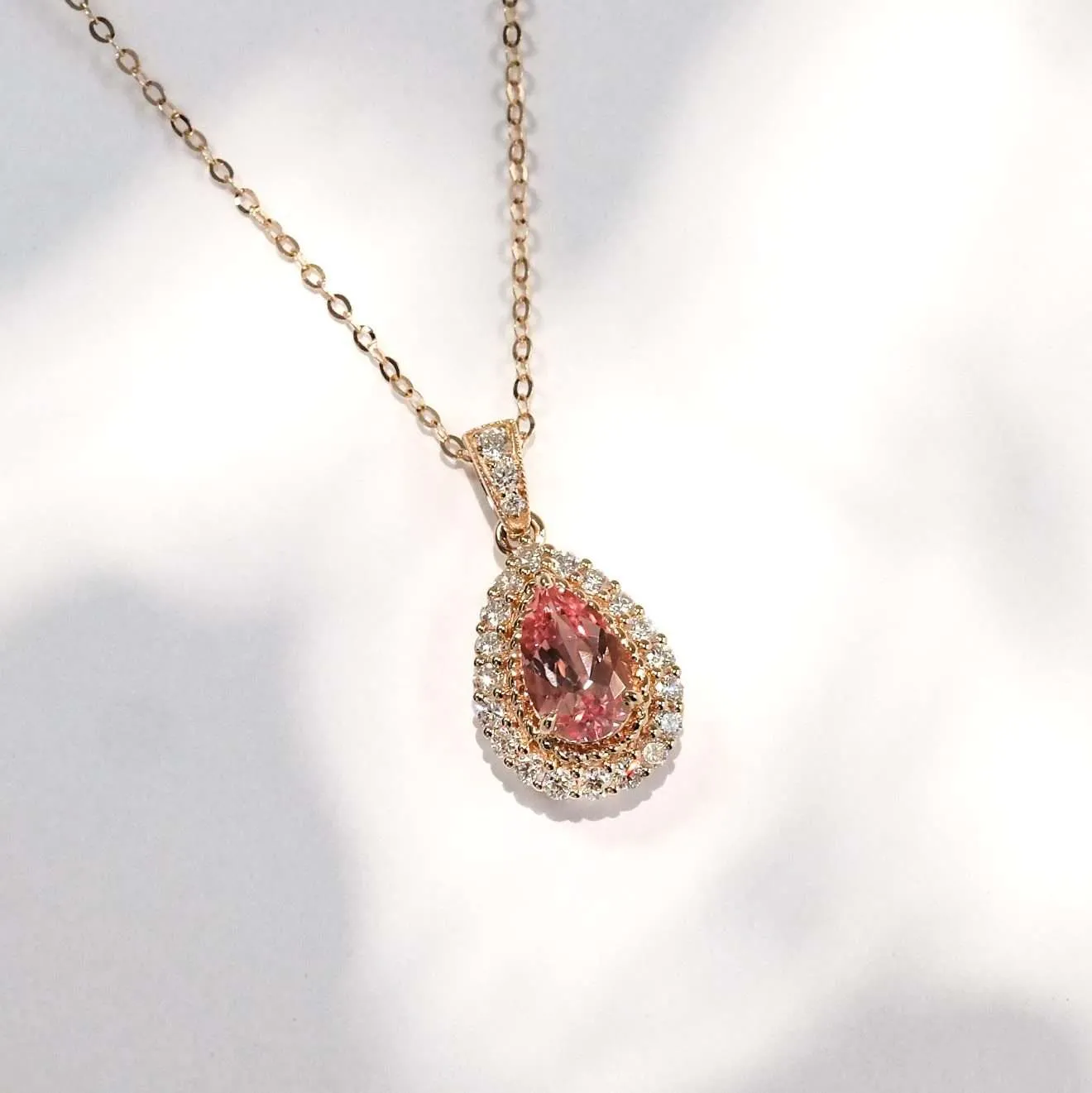 扭紋光環梨形培育寶石吊墜連18K頸鏈