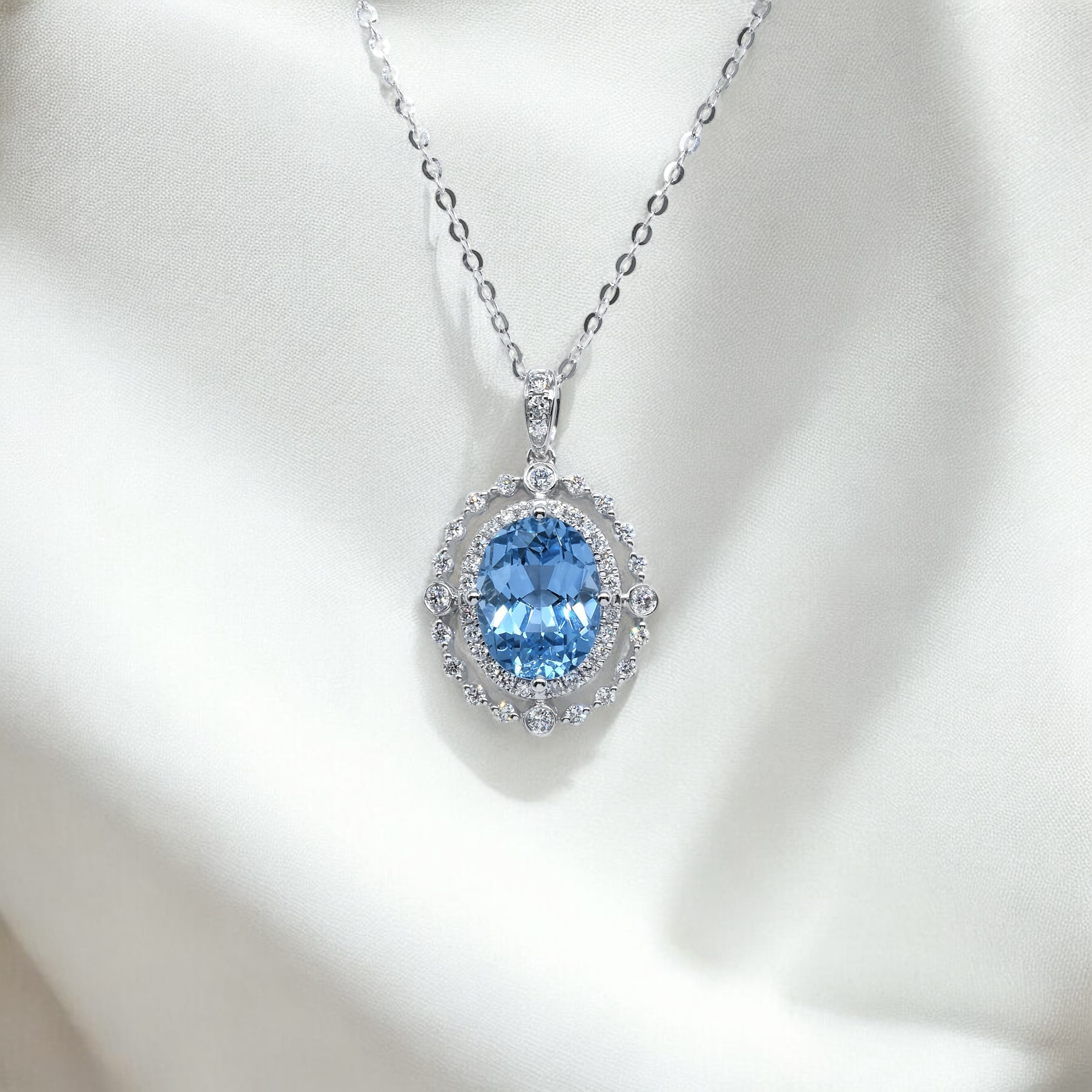 雙光環橢圓形培育寶石吊墜連18K頸鏈