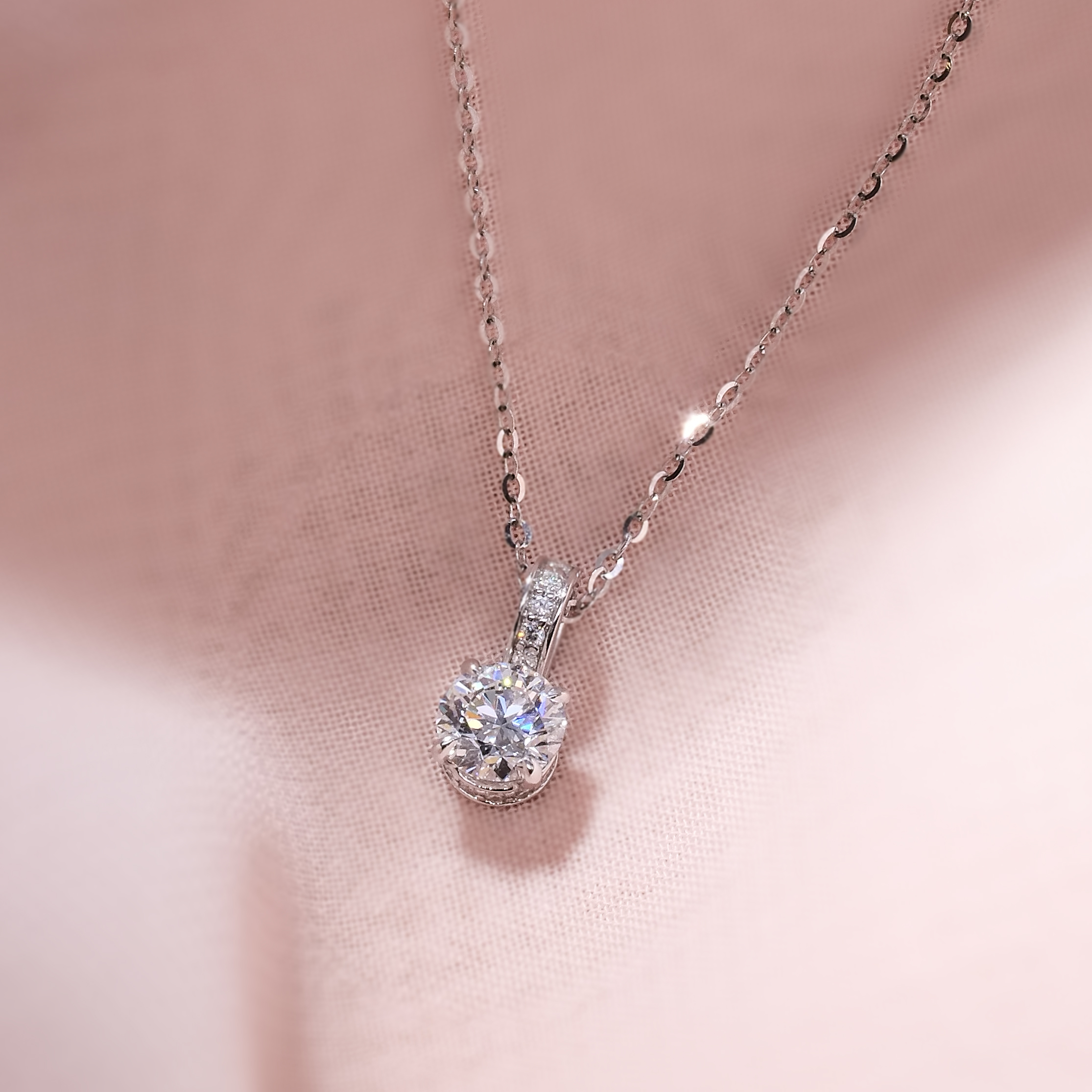 閃耀培育鑽石吊墜連18K頸鏈