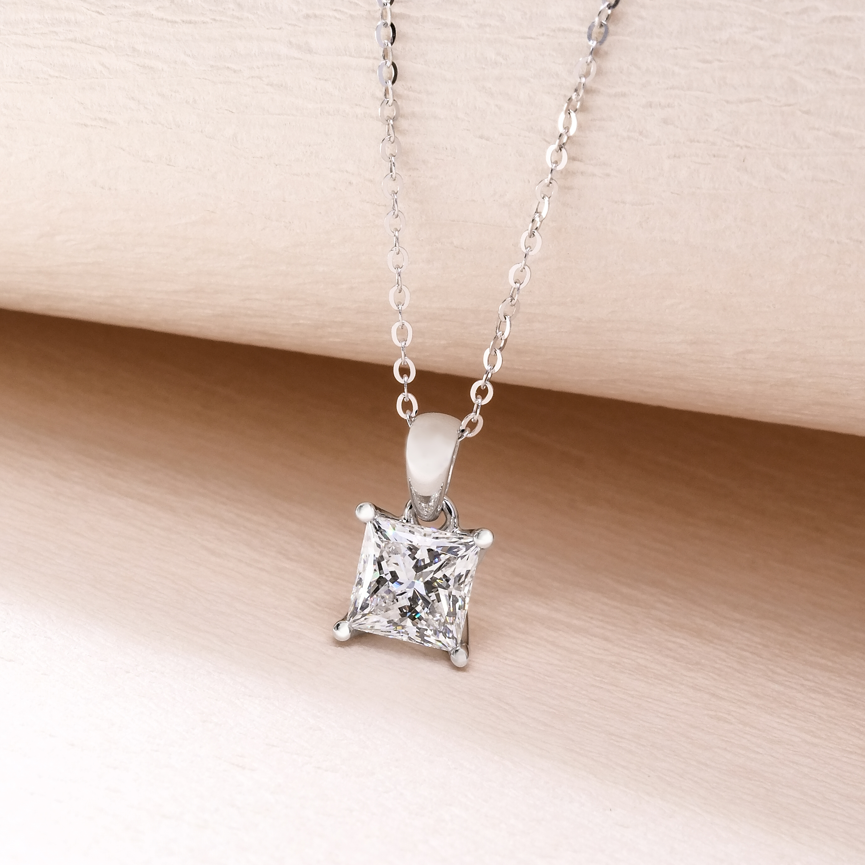 1卡公主方形培育鑽石吊墜連18K頸鏈