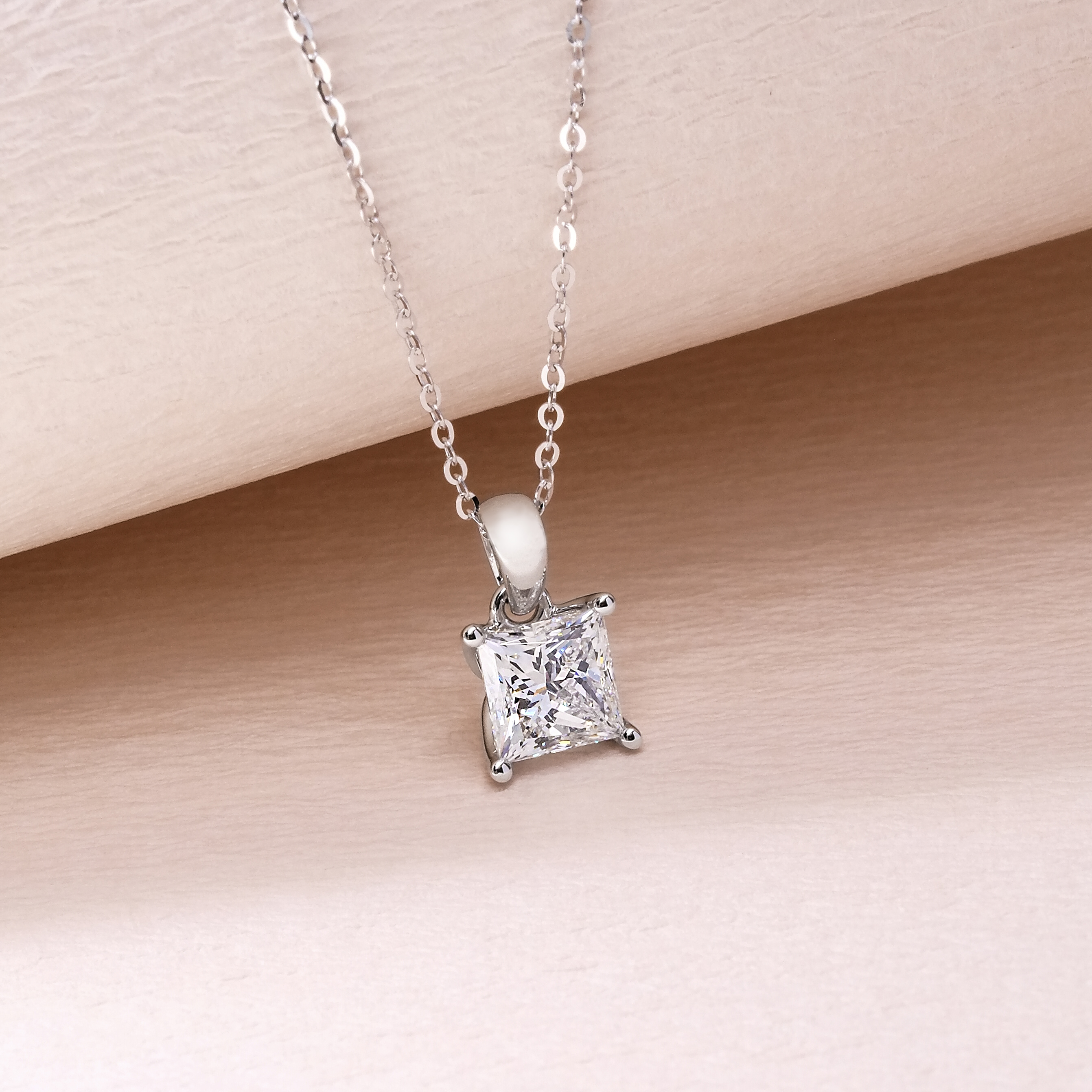 1卡公主方形培育鑽石吊墜連18K頸鏈