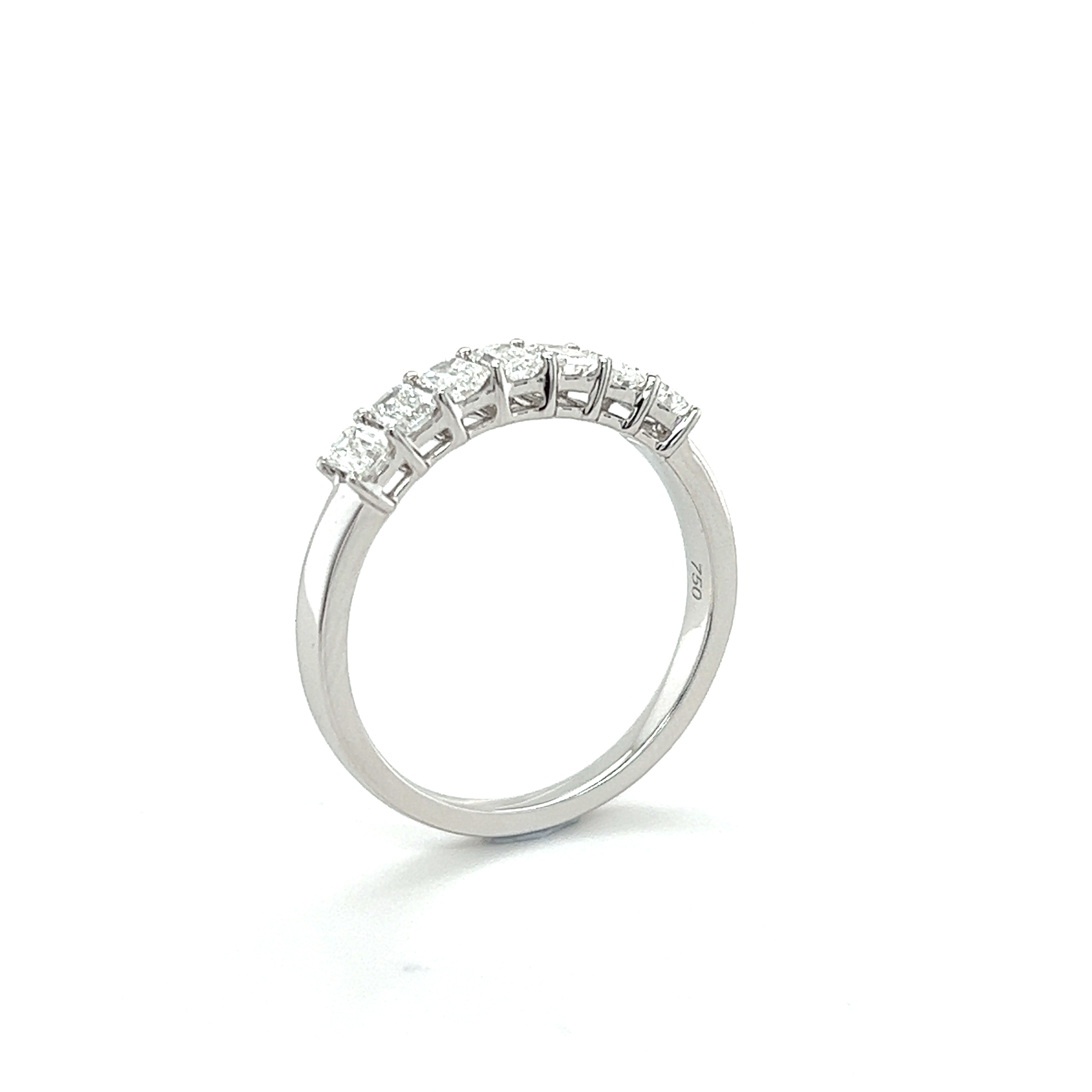 七粒祖母綠形培育鑽石戒指 (共80份）