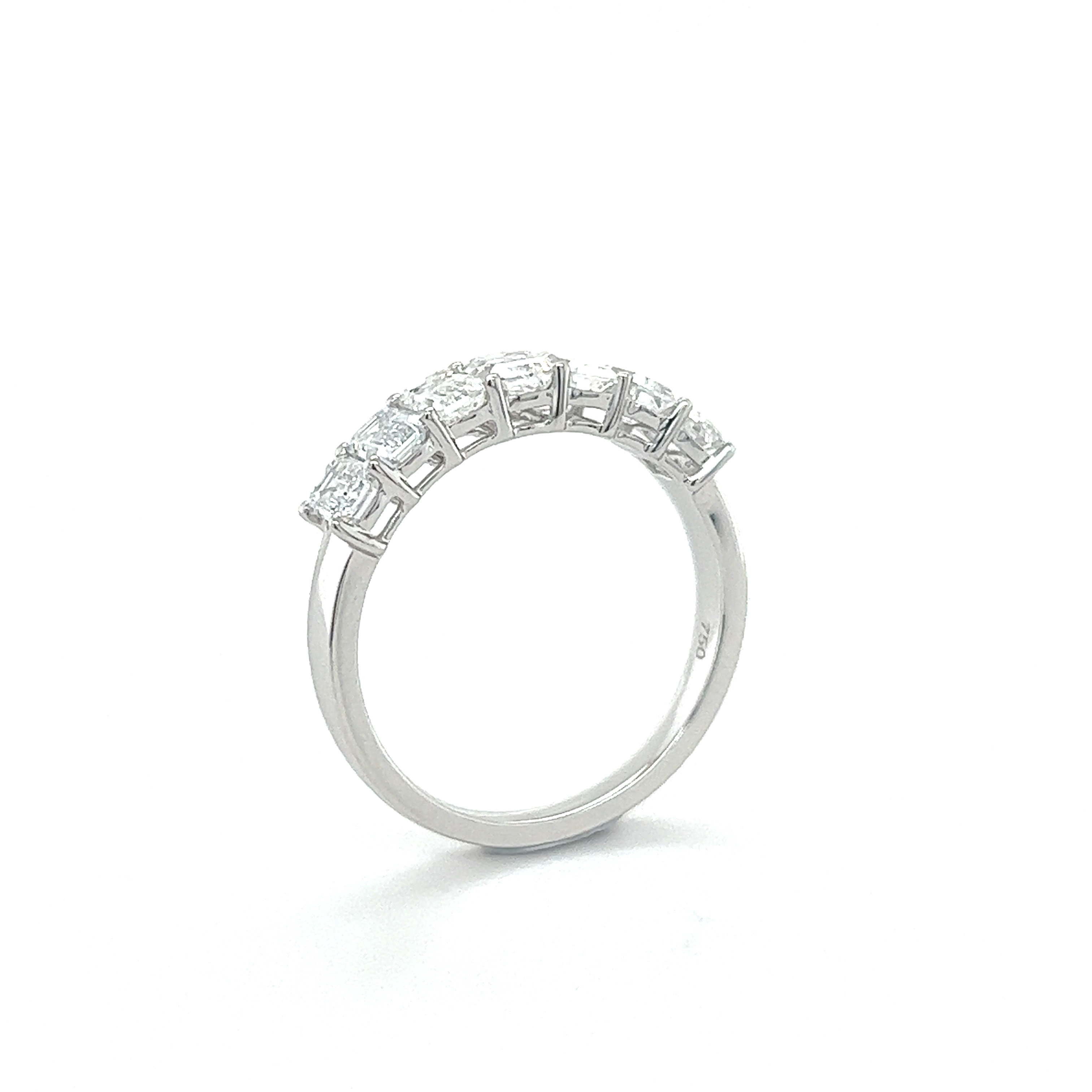 七粒祖母綠形培育鑽石戒指  (共1.6卡）