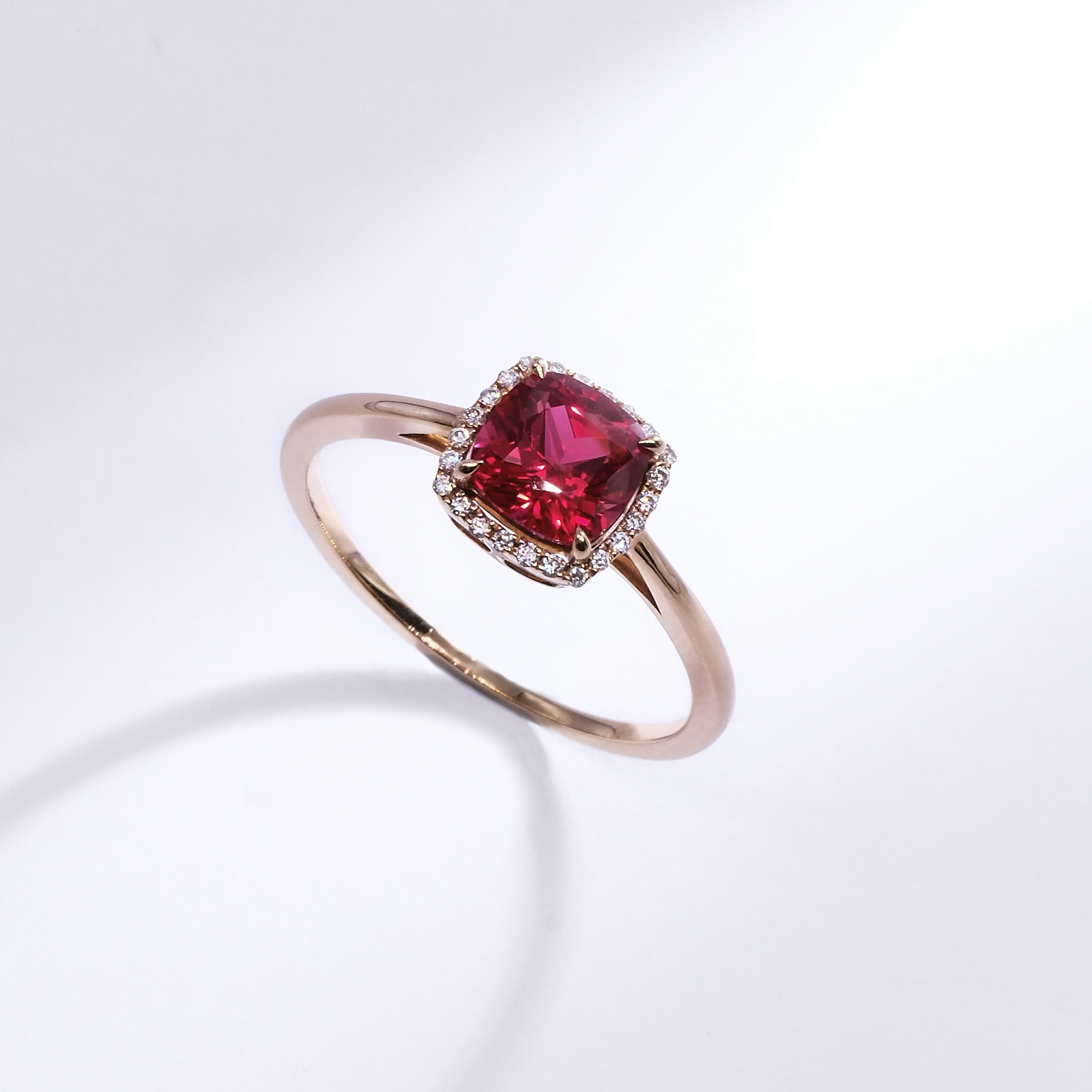 1.30ct 枕形培育紅寶石18K玫瑰金戒指