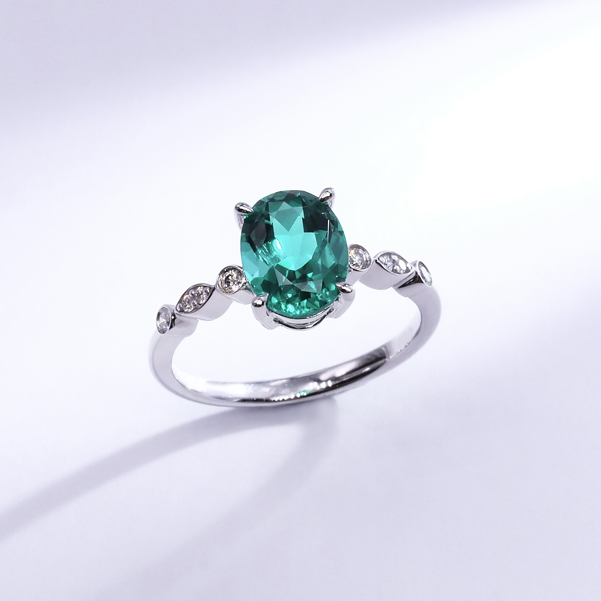 1.73ct 橢圓形綠寶石18K白金戒指 (附證書 524216331)