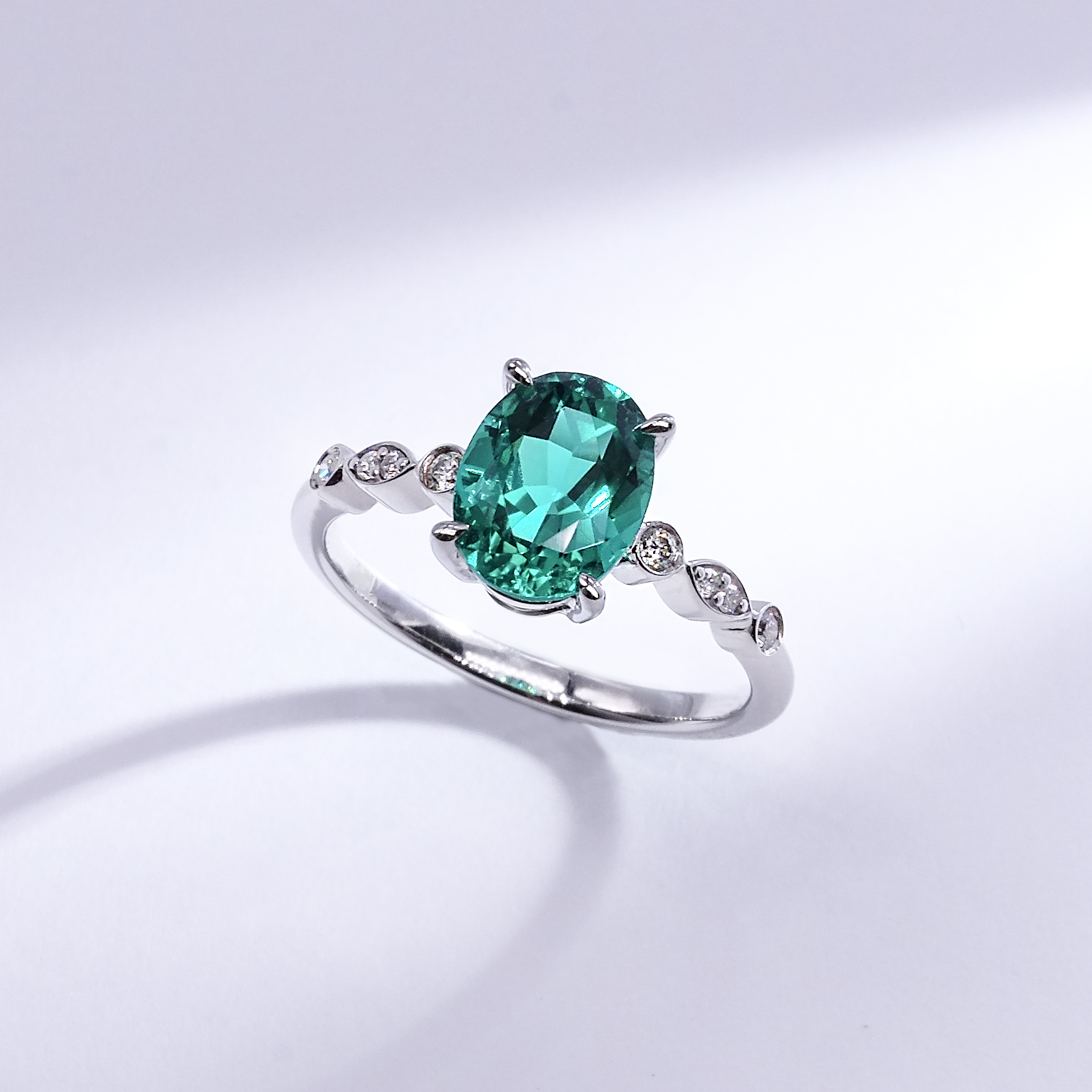 1.73ct 橢圓形綠寶石18K白金戒指 (附證書 524216331)