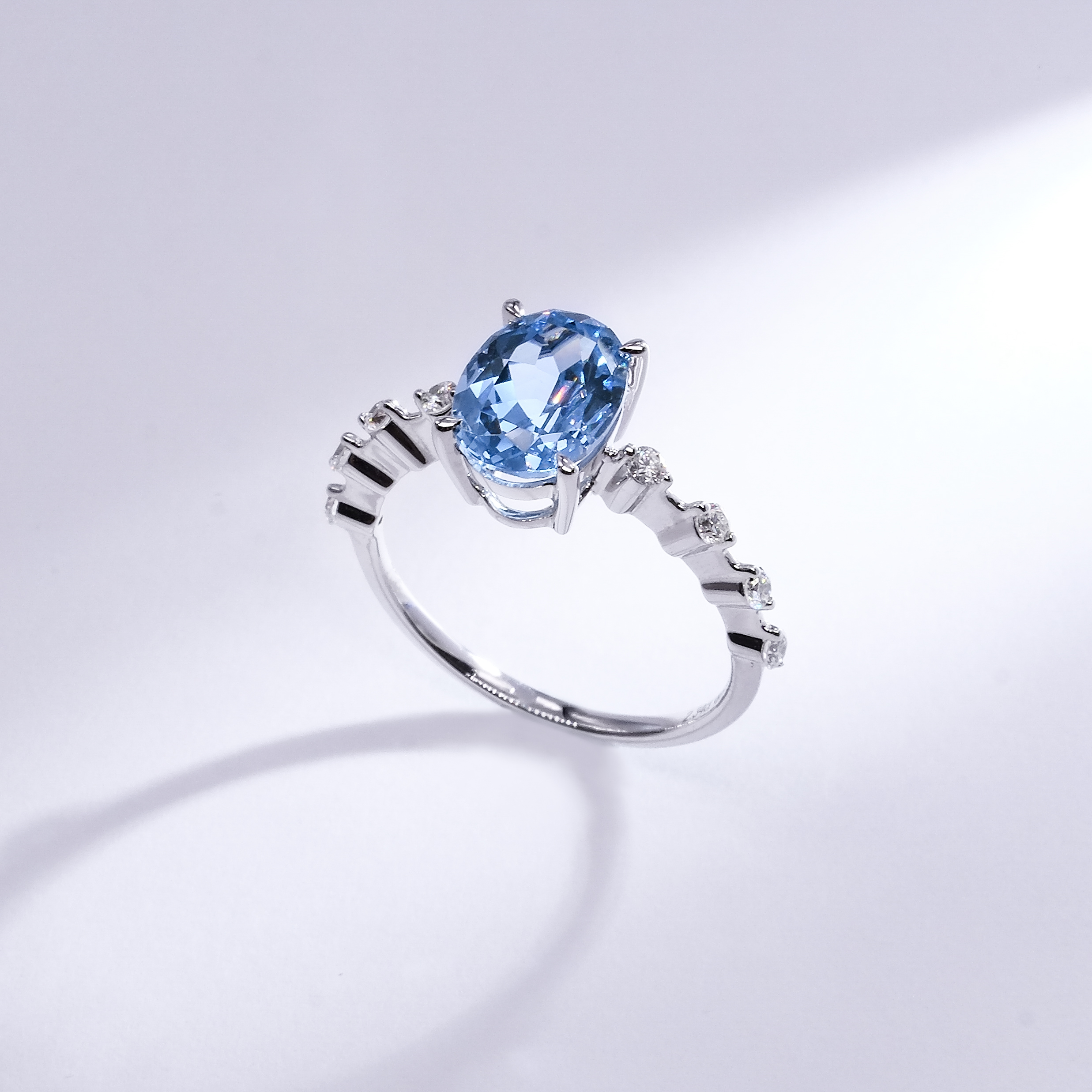 2.34ct 橢圓形托帕色尖晶石18K白金戒指 (附證書 524216338)