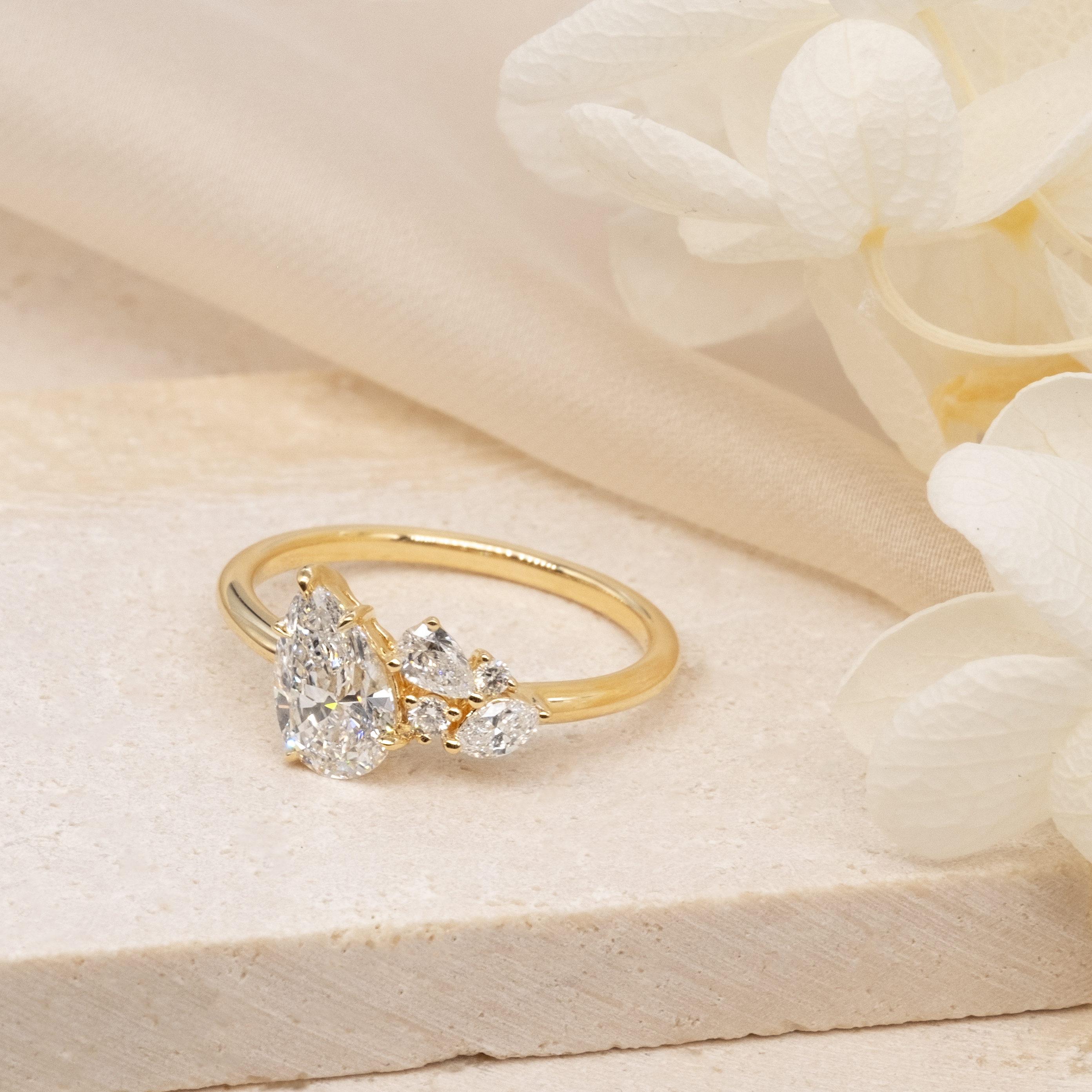 0.81ct E VS1 梨形培育鑽石18K黃金戒指