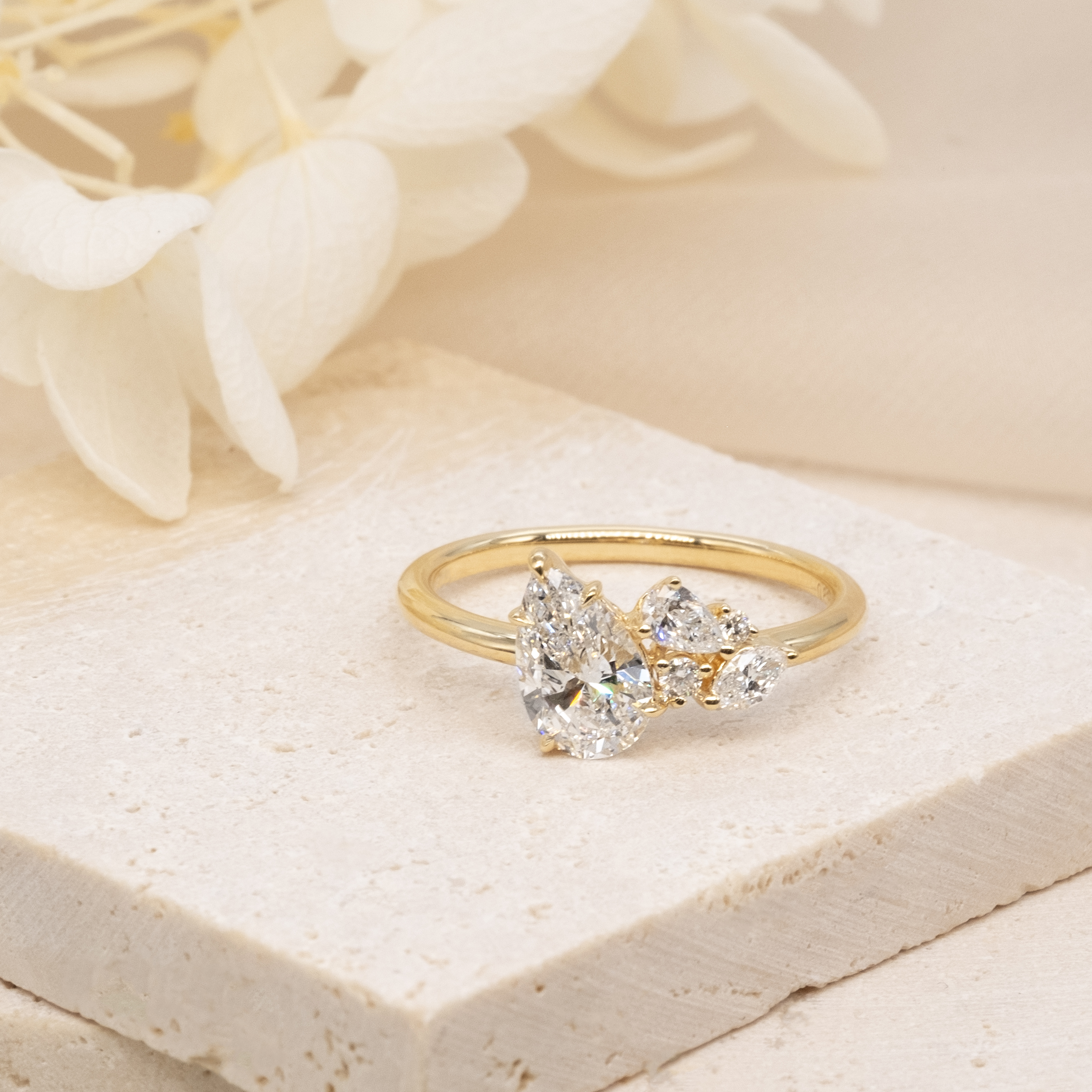 0.81ct E VS1 梨形培育鑽石18K黃金戒指