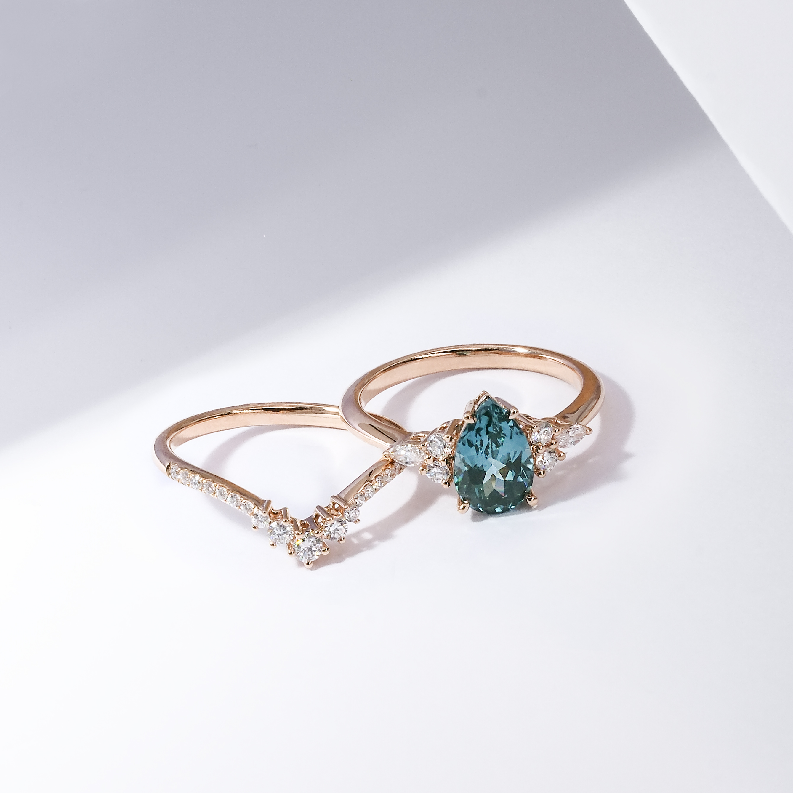 梨形培育寶石套裝戒指