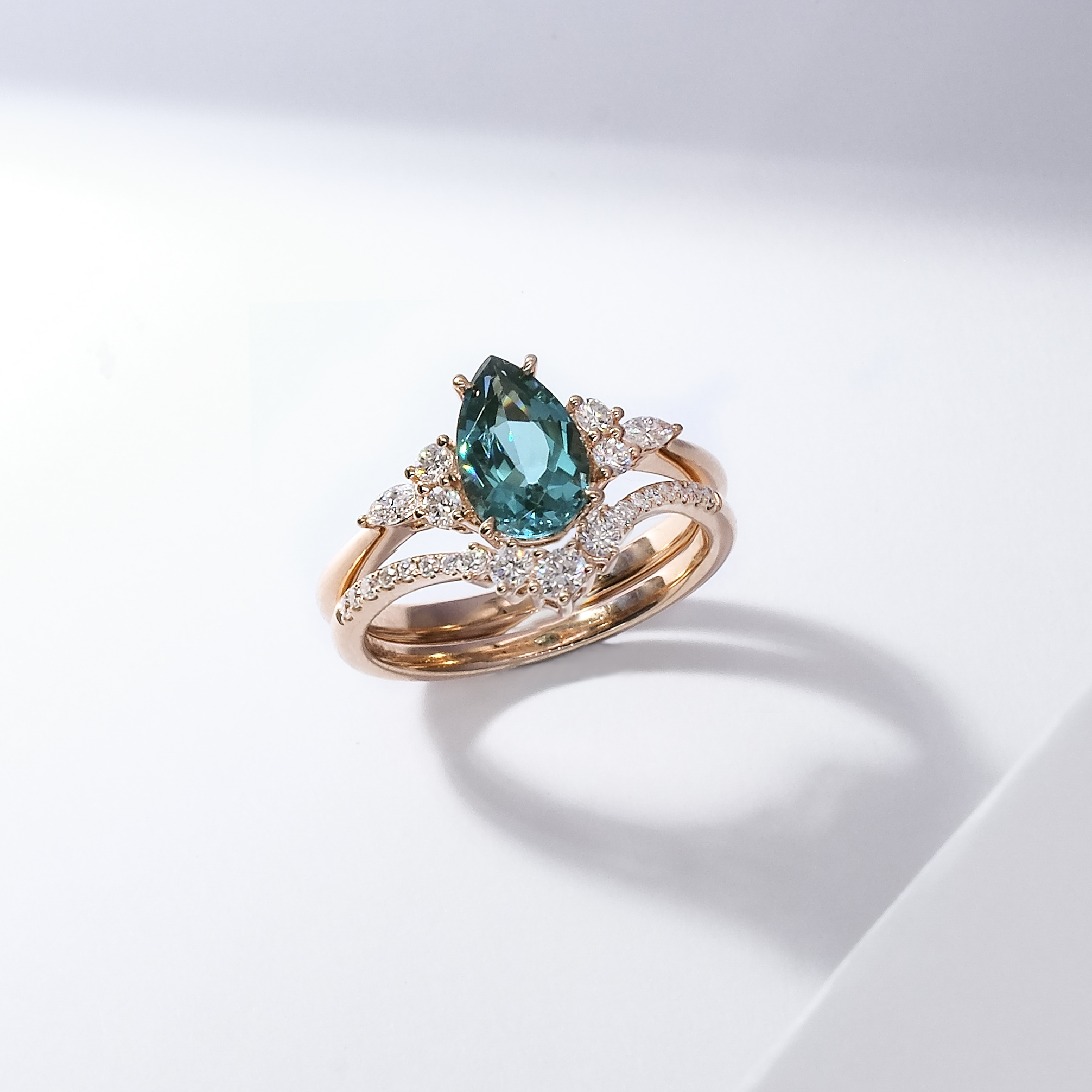 梨形培育寶石套裝戒指