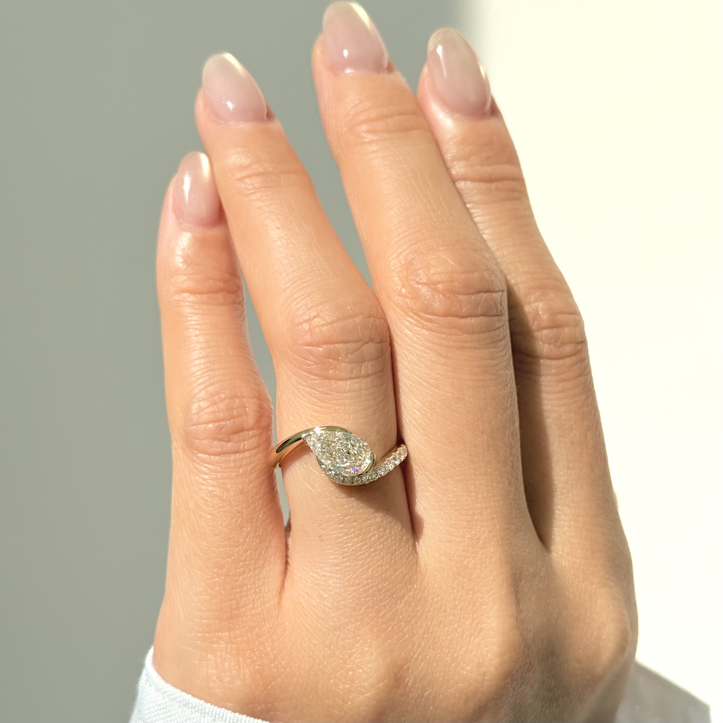 1.25ct E VS1 冰花切梨形培育鑽石18K黃金戒指