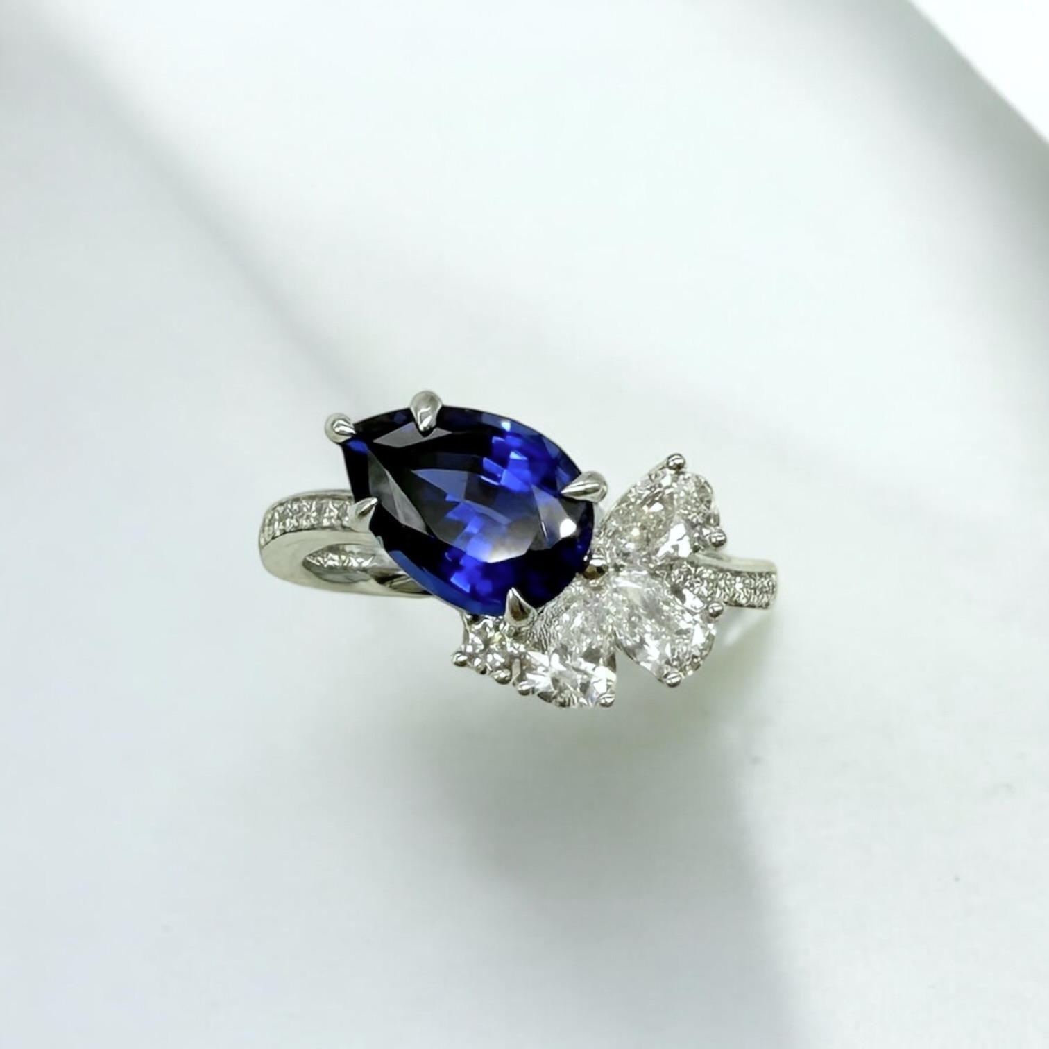 梨形培育寶石蝶夢戒指