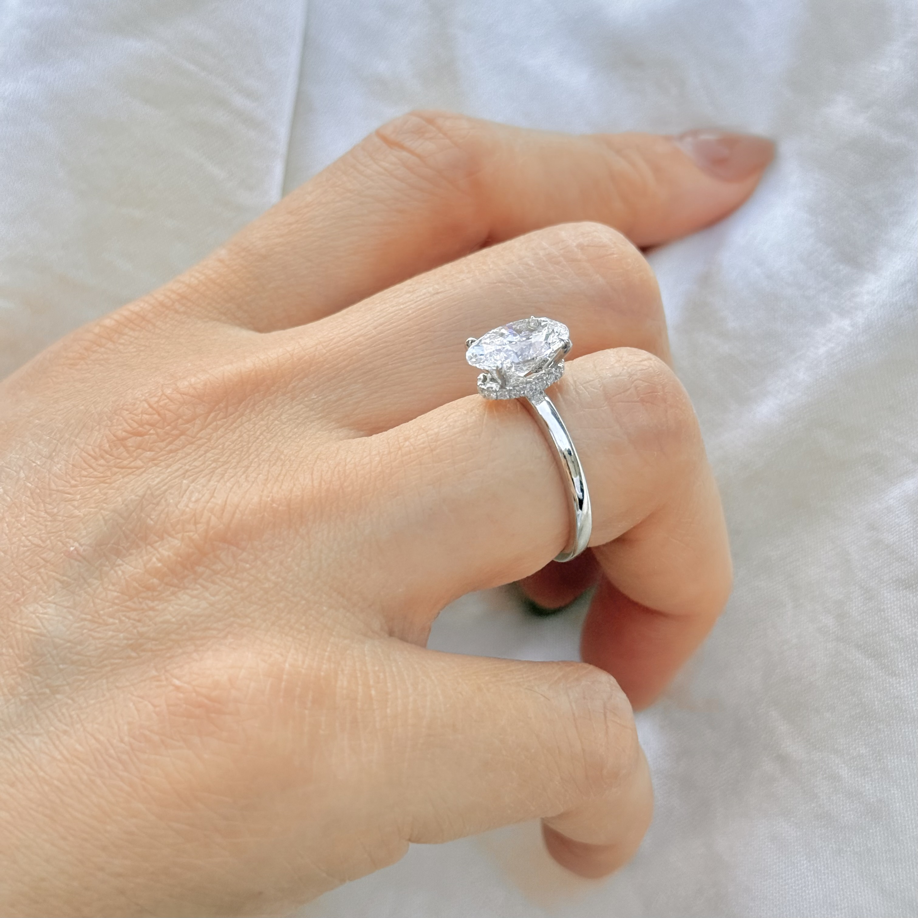 18K White Gold IGI Certified Oval Lab-Grown Diamond Ring Set - Stackable