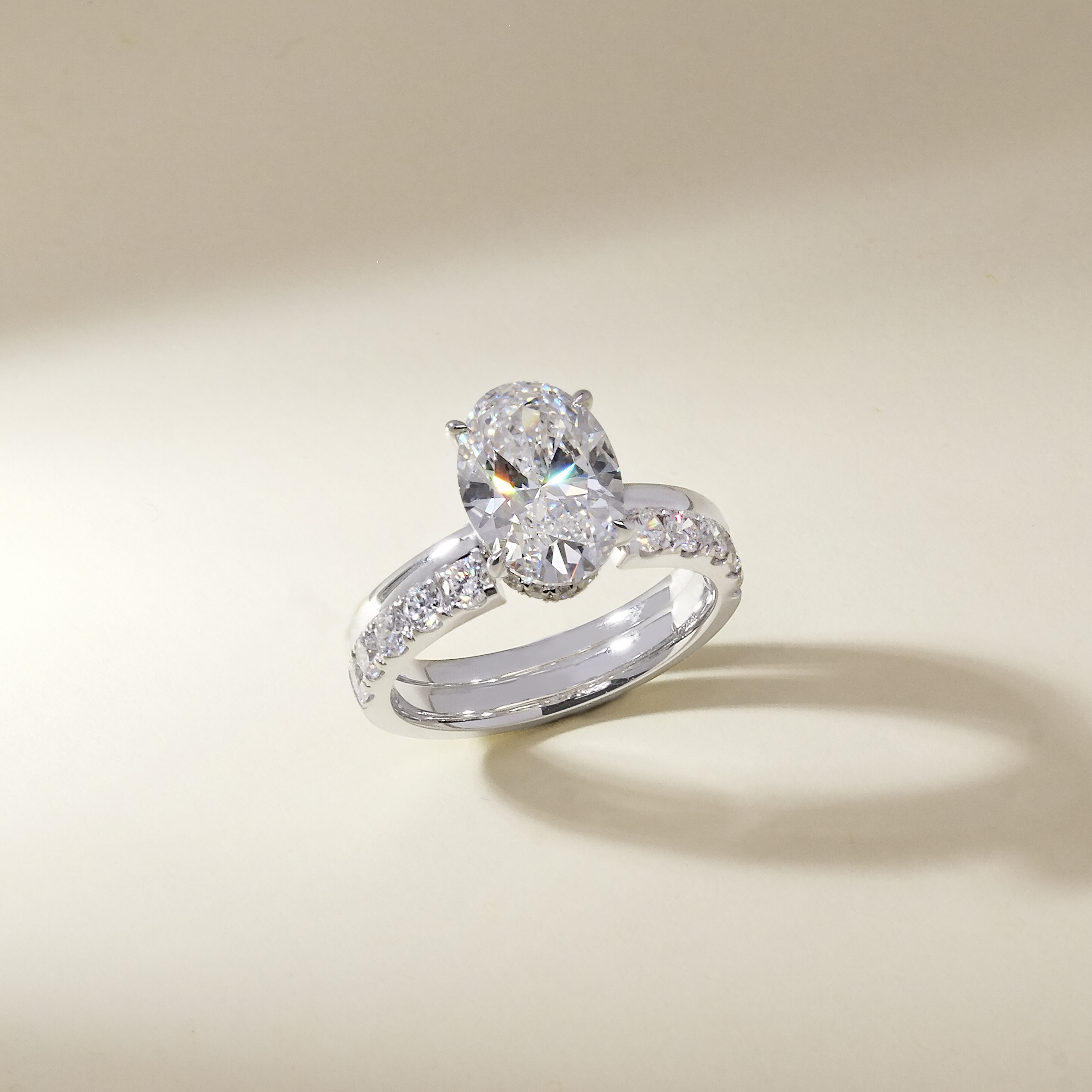 18K 白金 IGI 認證橢圓形培育鑽石戒指套組