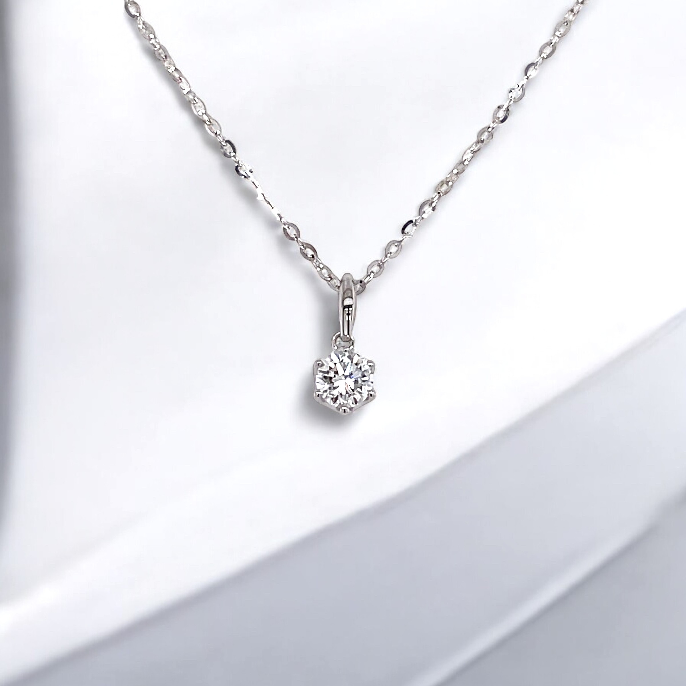 經典六爪吊墜連18K頸鏈 (0.3ct)