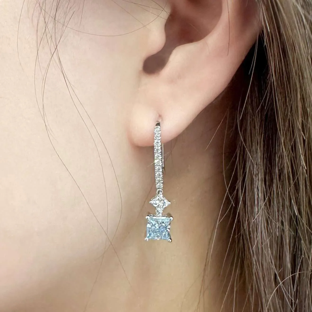 公主方形培育藍鑽垂墜耳環